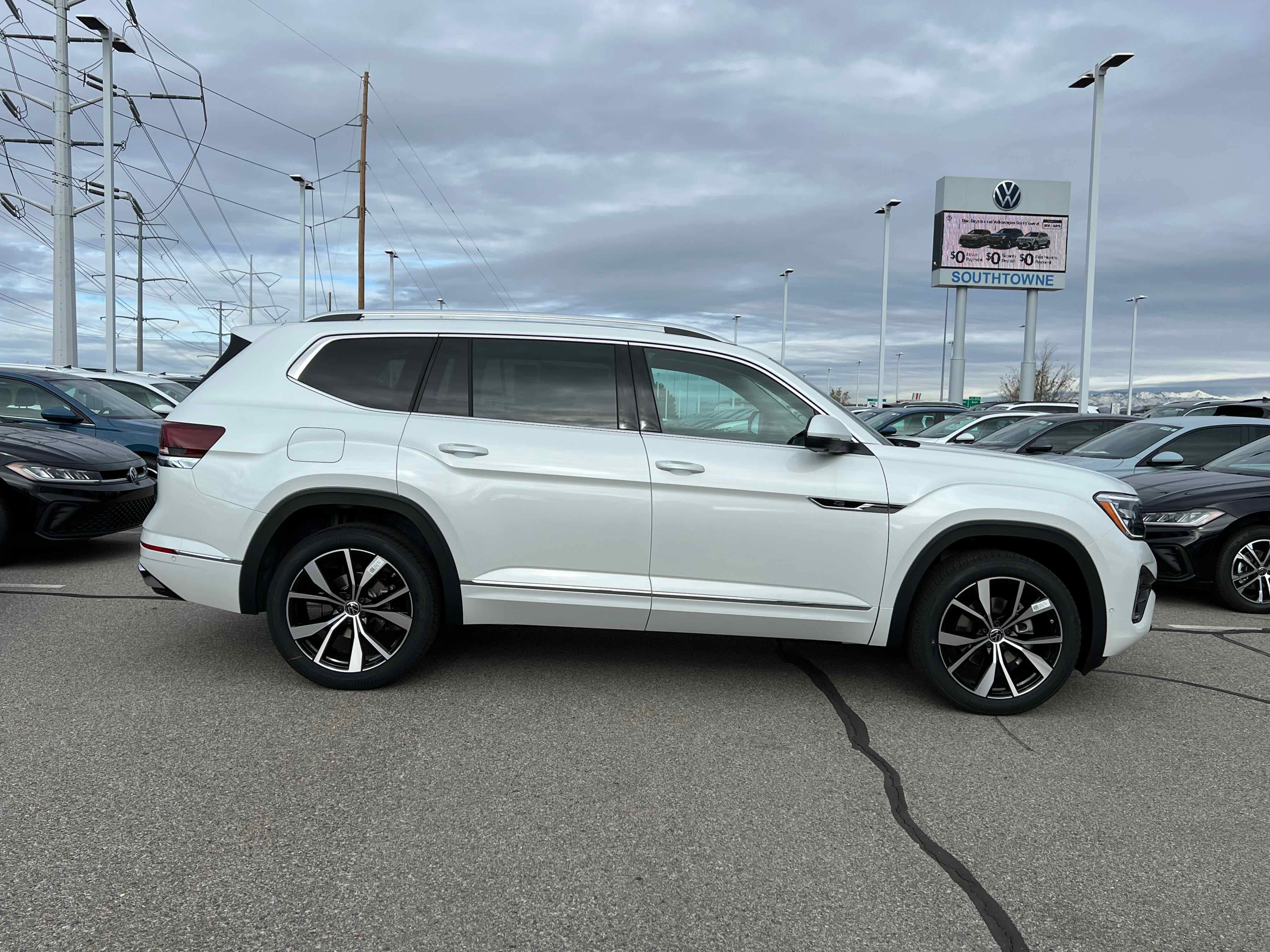 2026 Volkswagen Atlas 2.0T SEL Premium R-Line