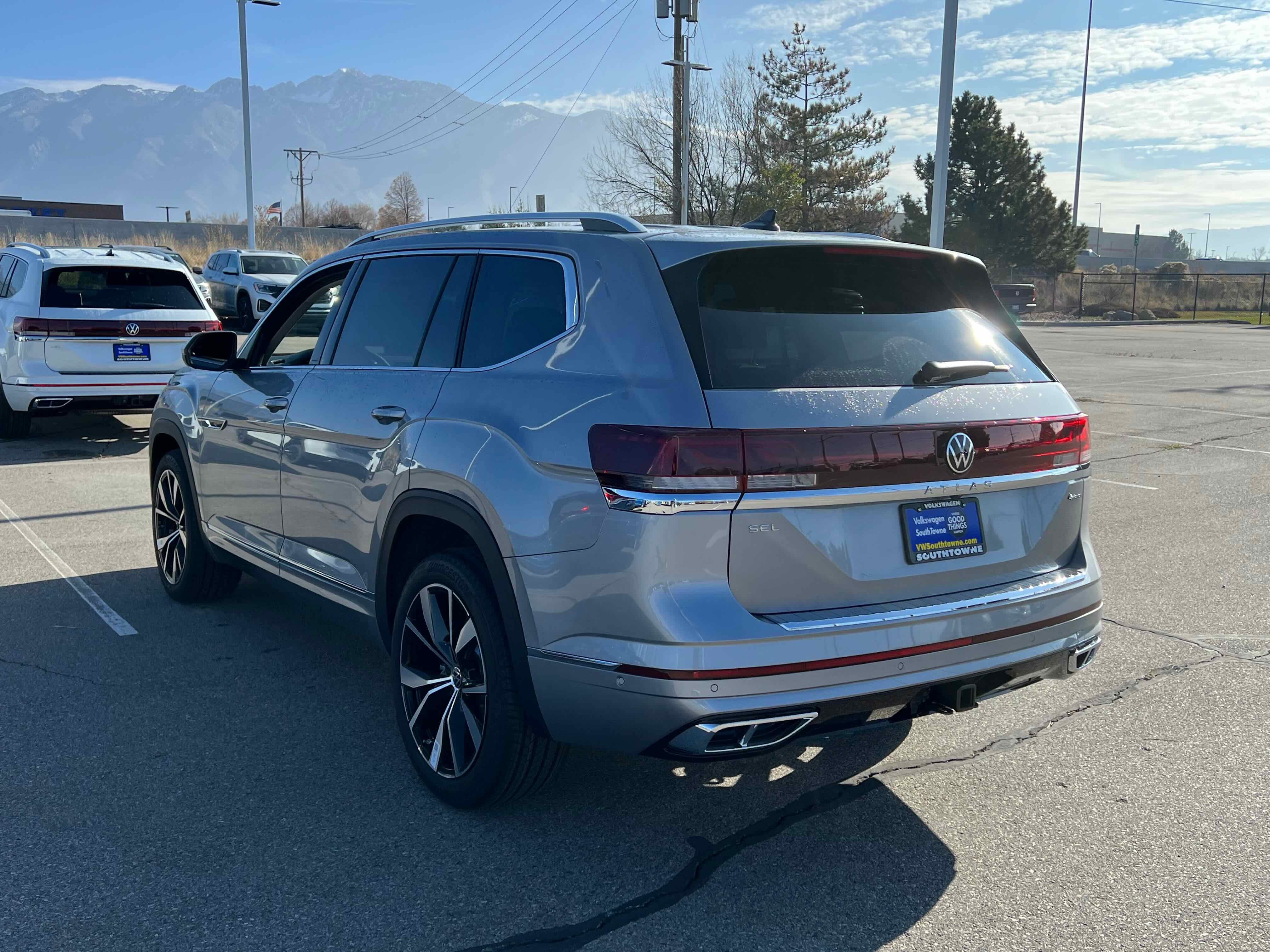 2026 Volkswagen Atlas 2.0T SEL Premium R-Line