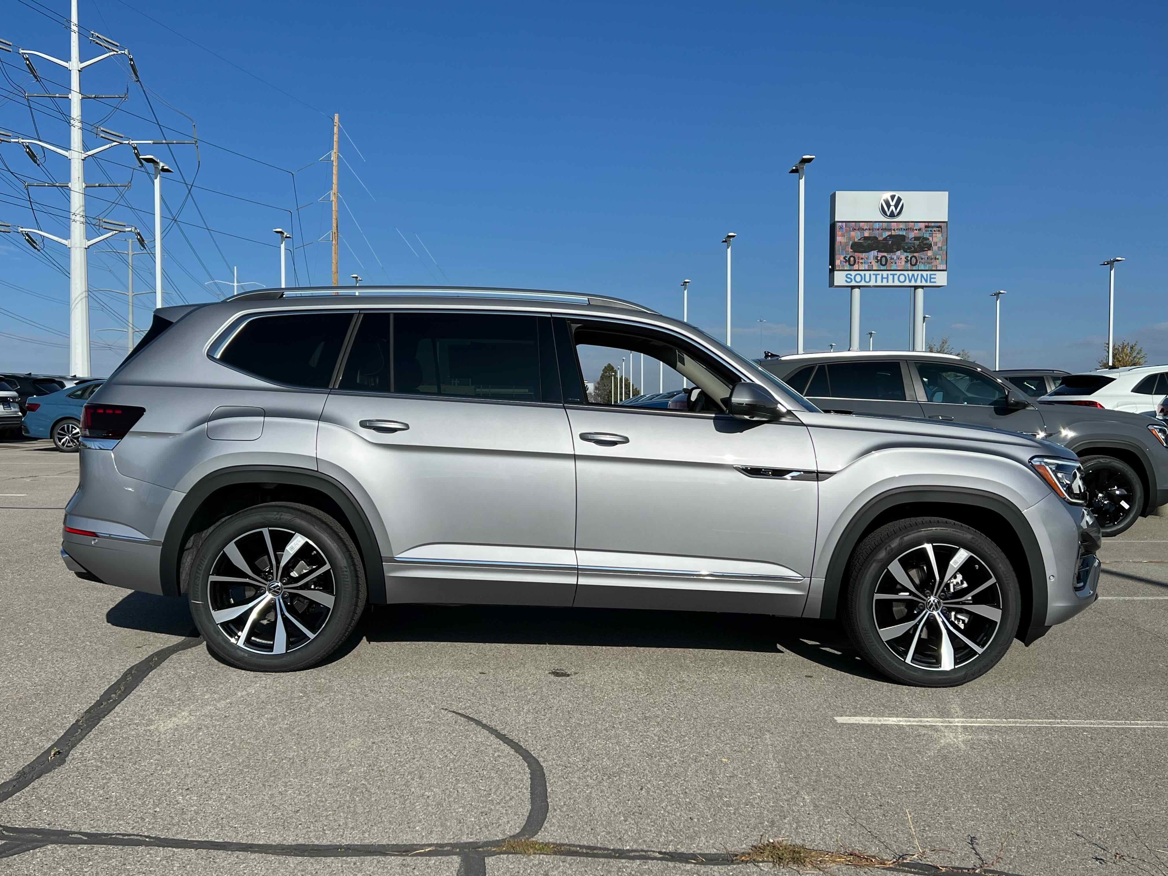 2026 Volkswagen Atlas 2.0T SEL Premium R-Line