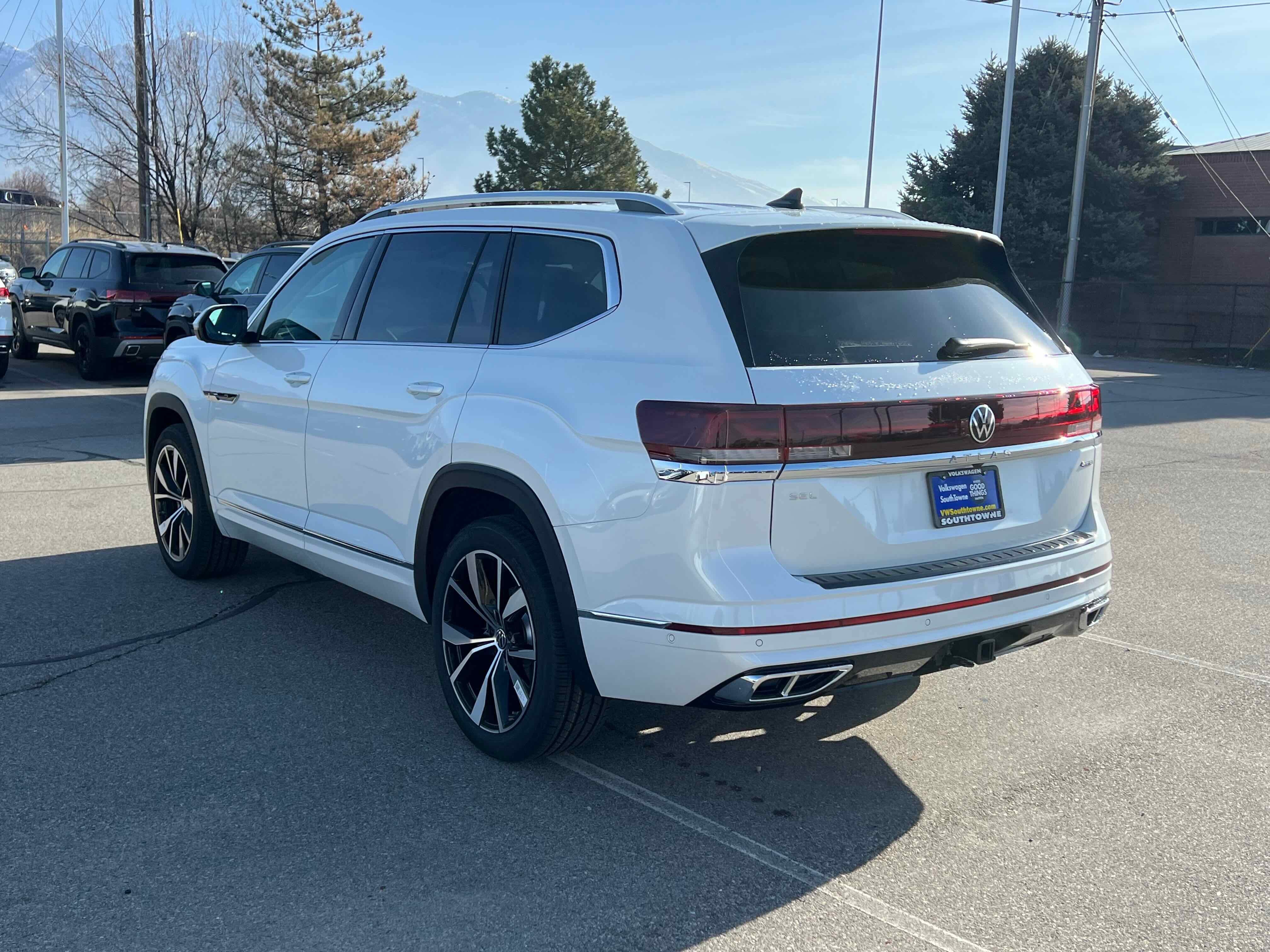 2026 Volkswagen Atlas 2.0T SEL Premium R-Line