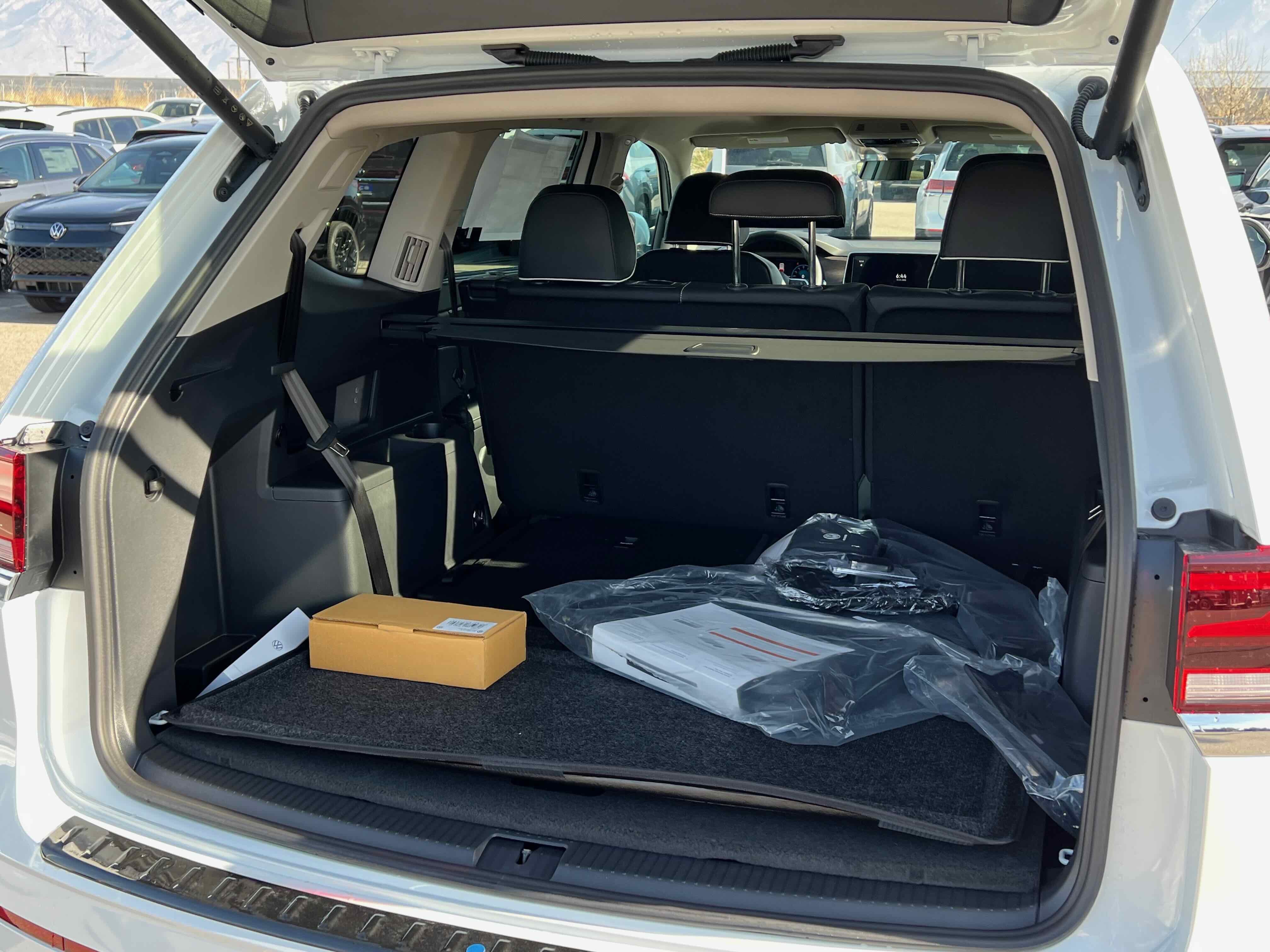 2026 Volkswagen Atlas 2.0T SEL Premium R-Line