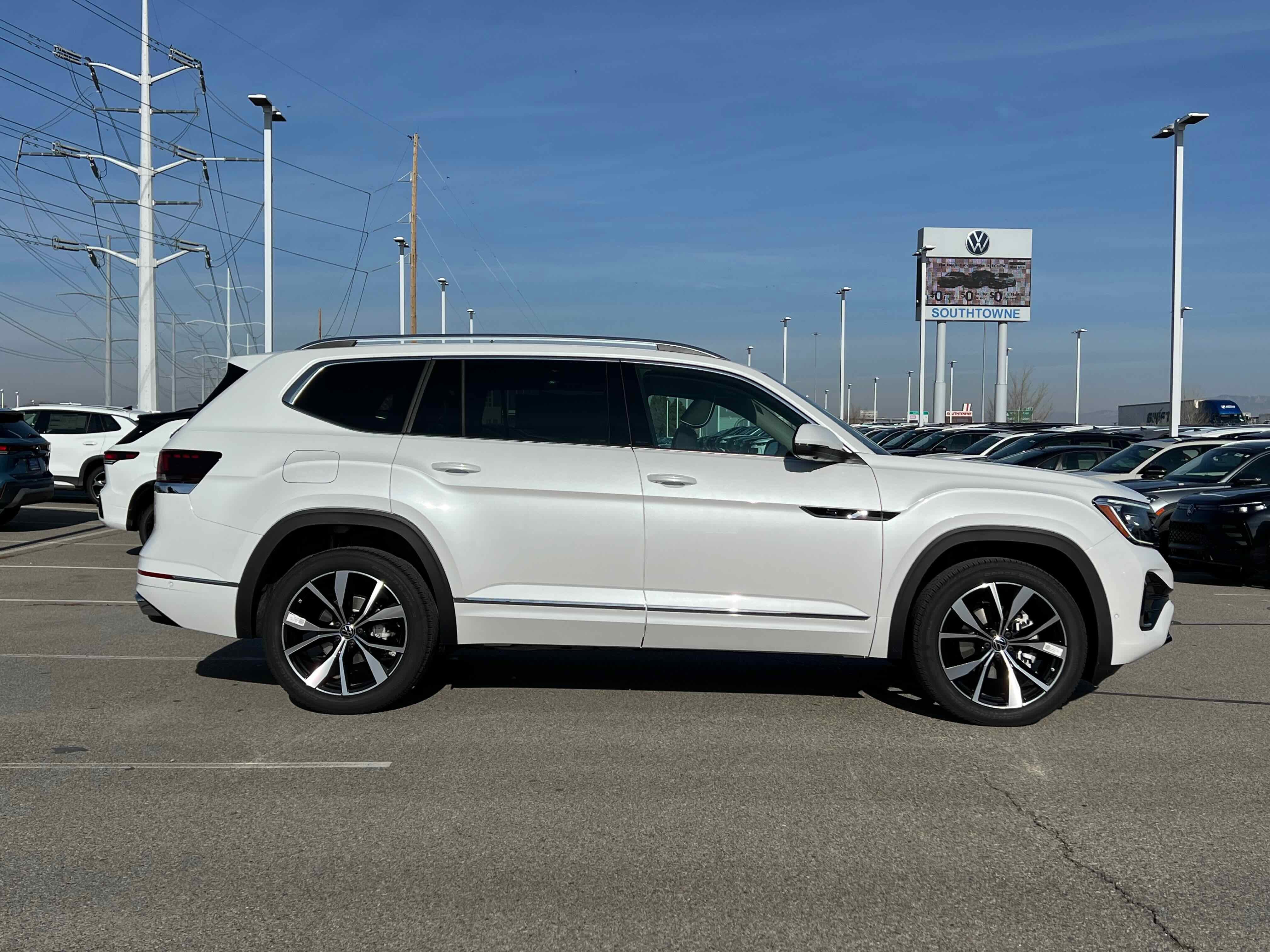2026 Volkswagen Atlas 2.0T SEL Premium R-Line