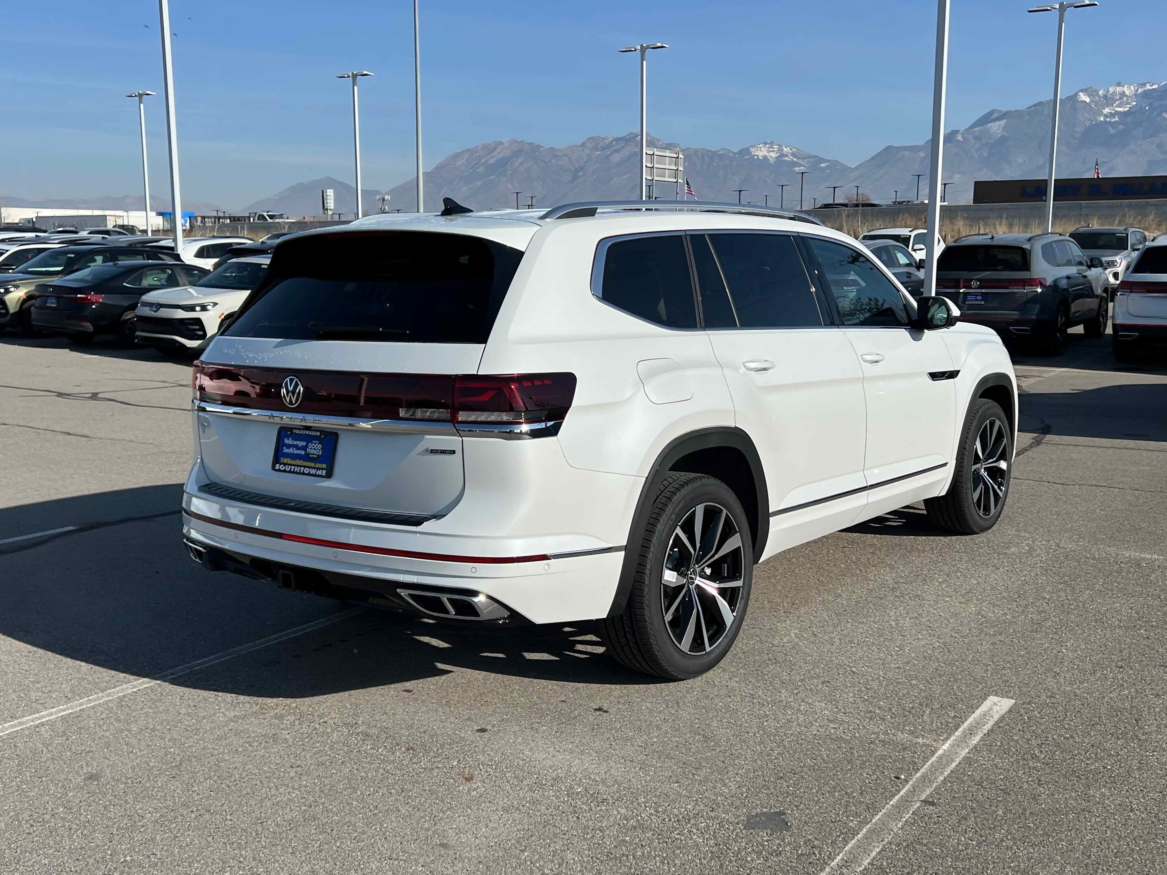 2026 Volkswagen Atlas 2.0T SEL Premium R-Line