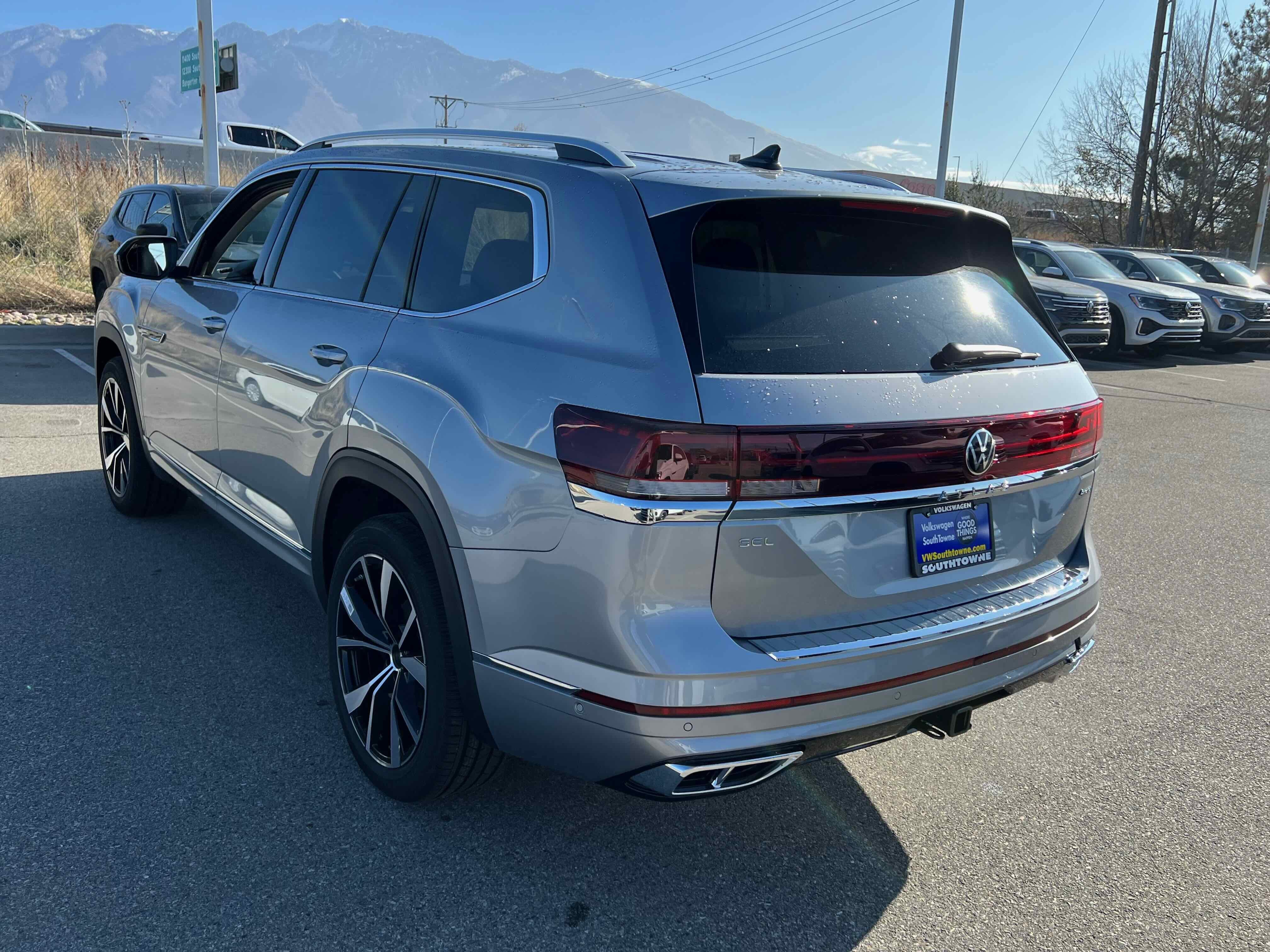 2026 Volkswagen Atlas 2.0T SEL Premium R-Line