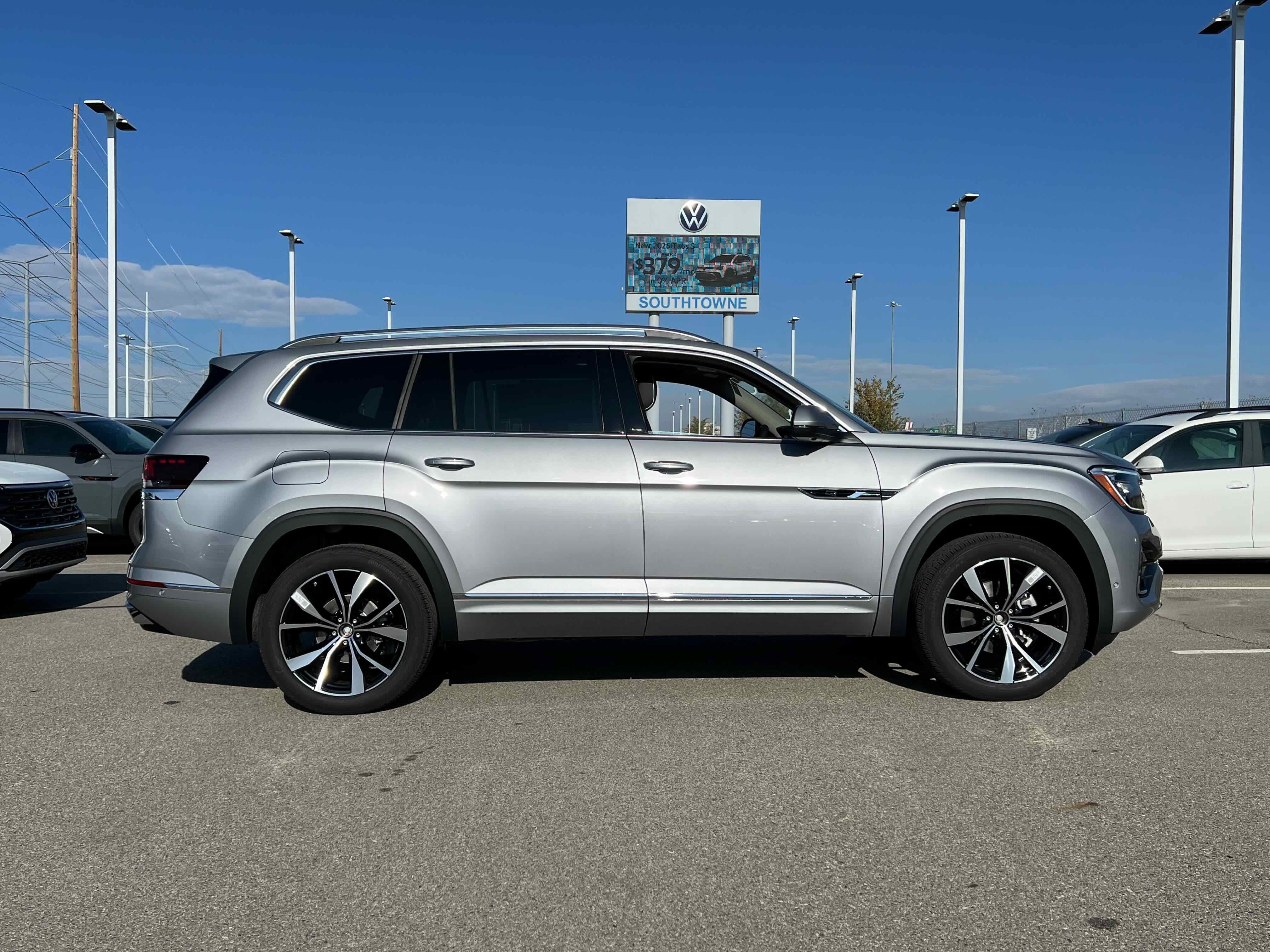 2026 Volkswagen Atlas 2.0T SEL Premium R-Line