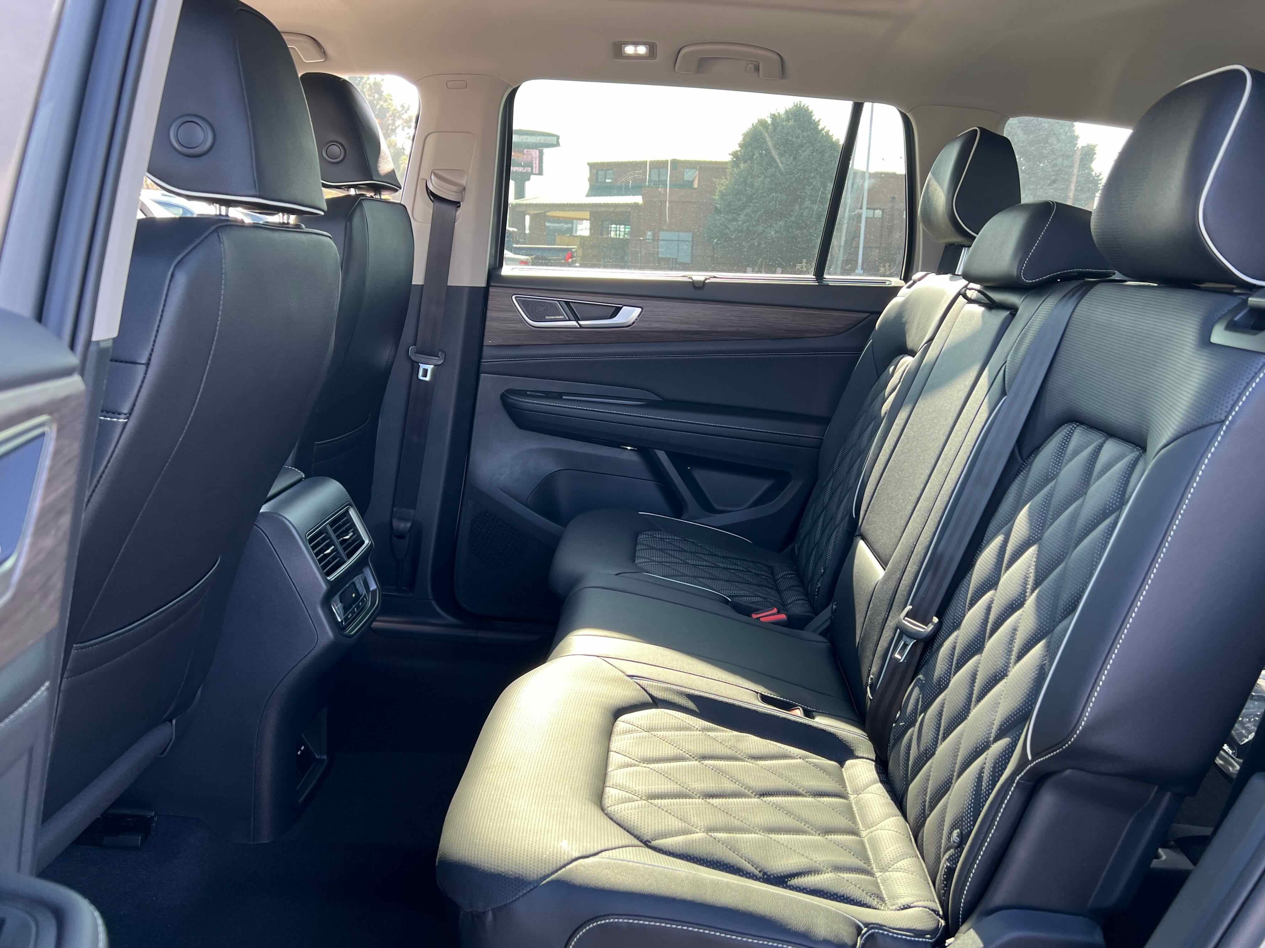 2026 Volkswagen Atlas 2.0T SEL Premium R-Line