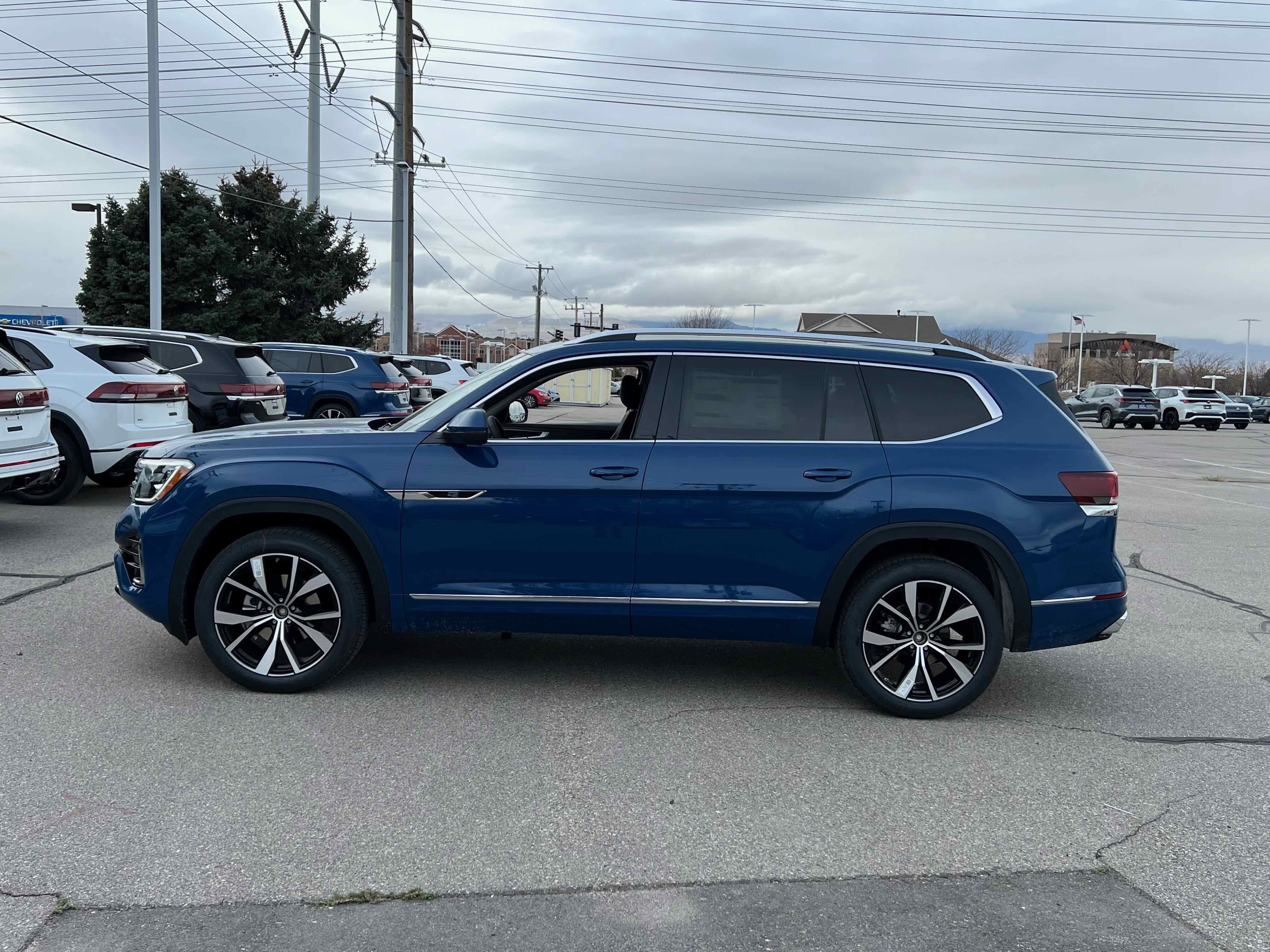 2026 Volkswagen Atlas 2.0T SEL Premium R-Line