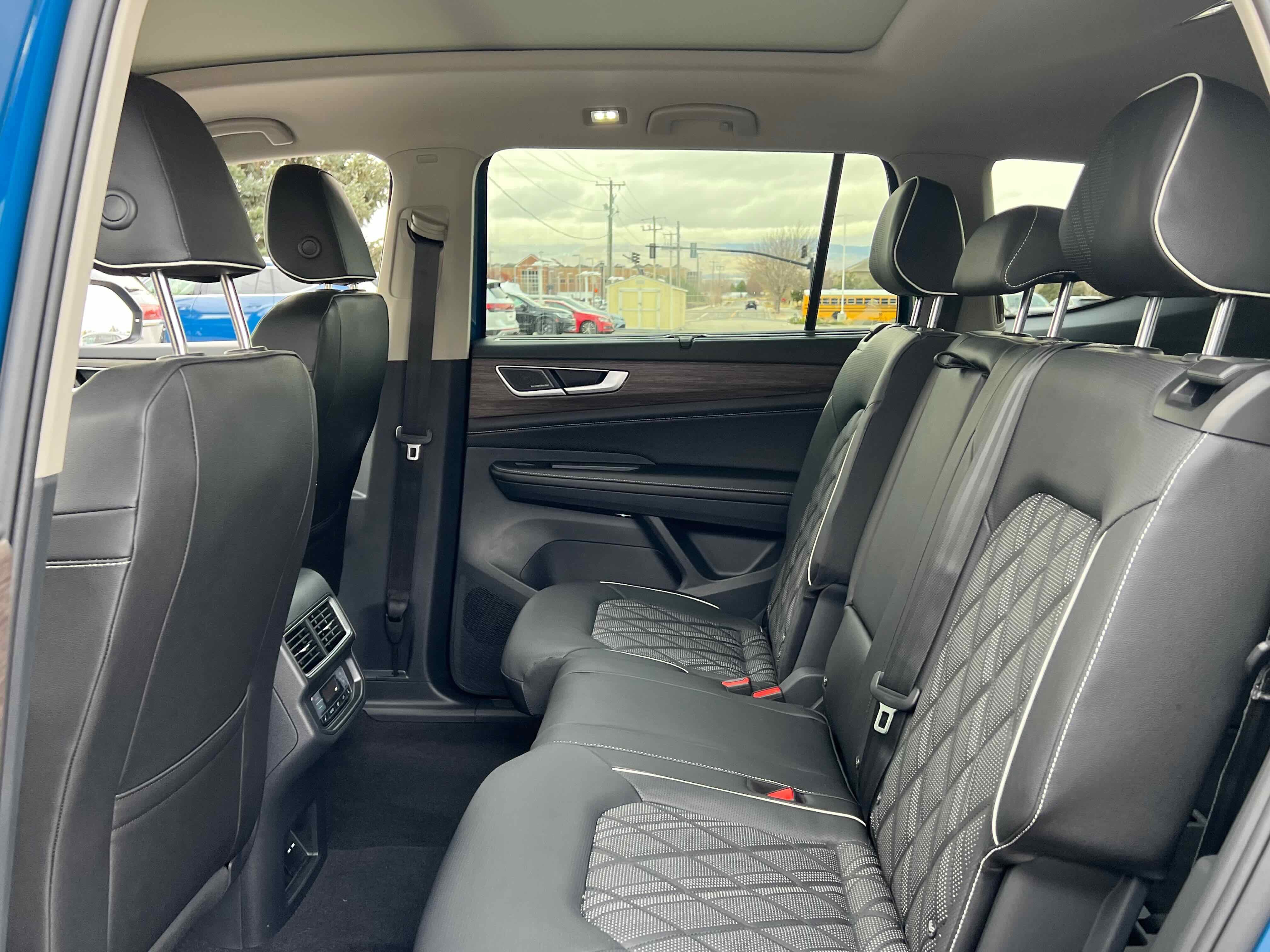 2026 Volkswagen Atlas 2.0T SEL Premium R-Line