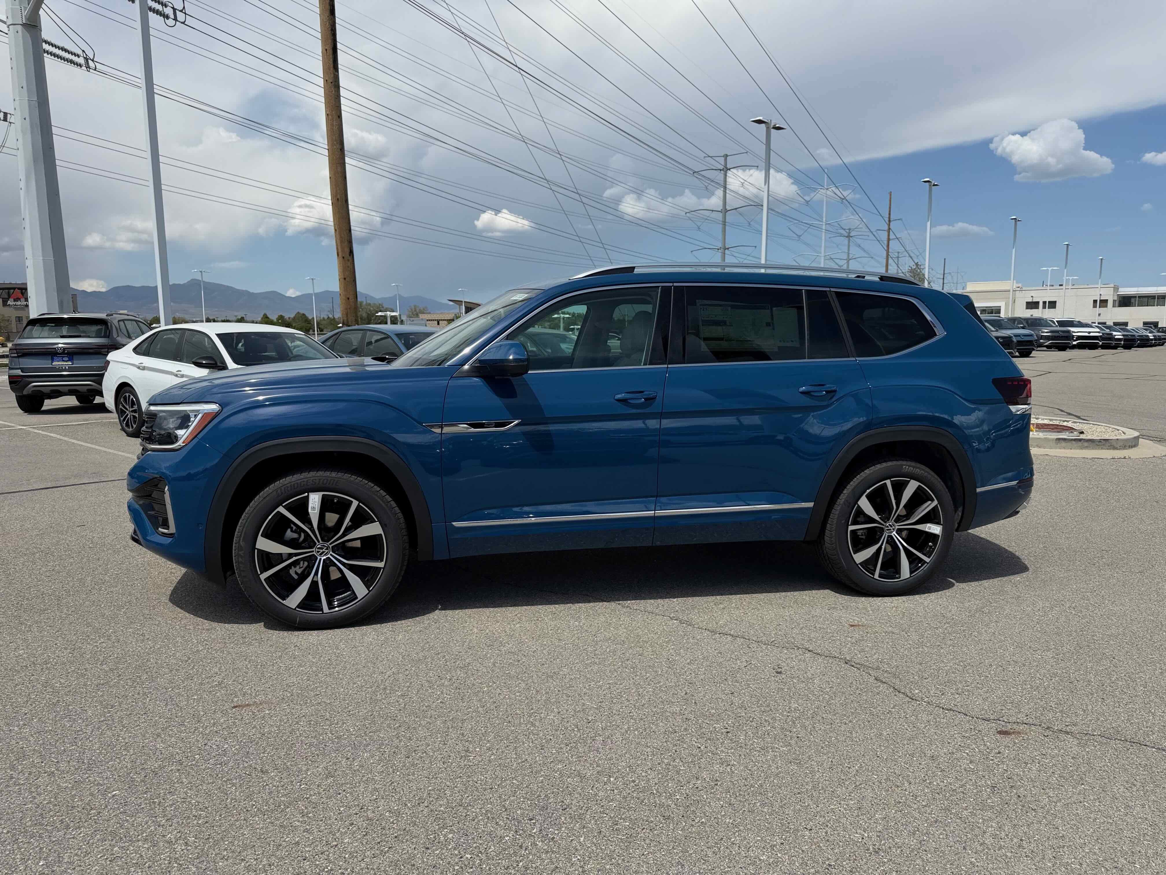 2026 Volkswagen Atlas 2.0T SEL Premium R-Line