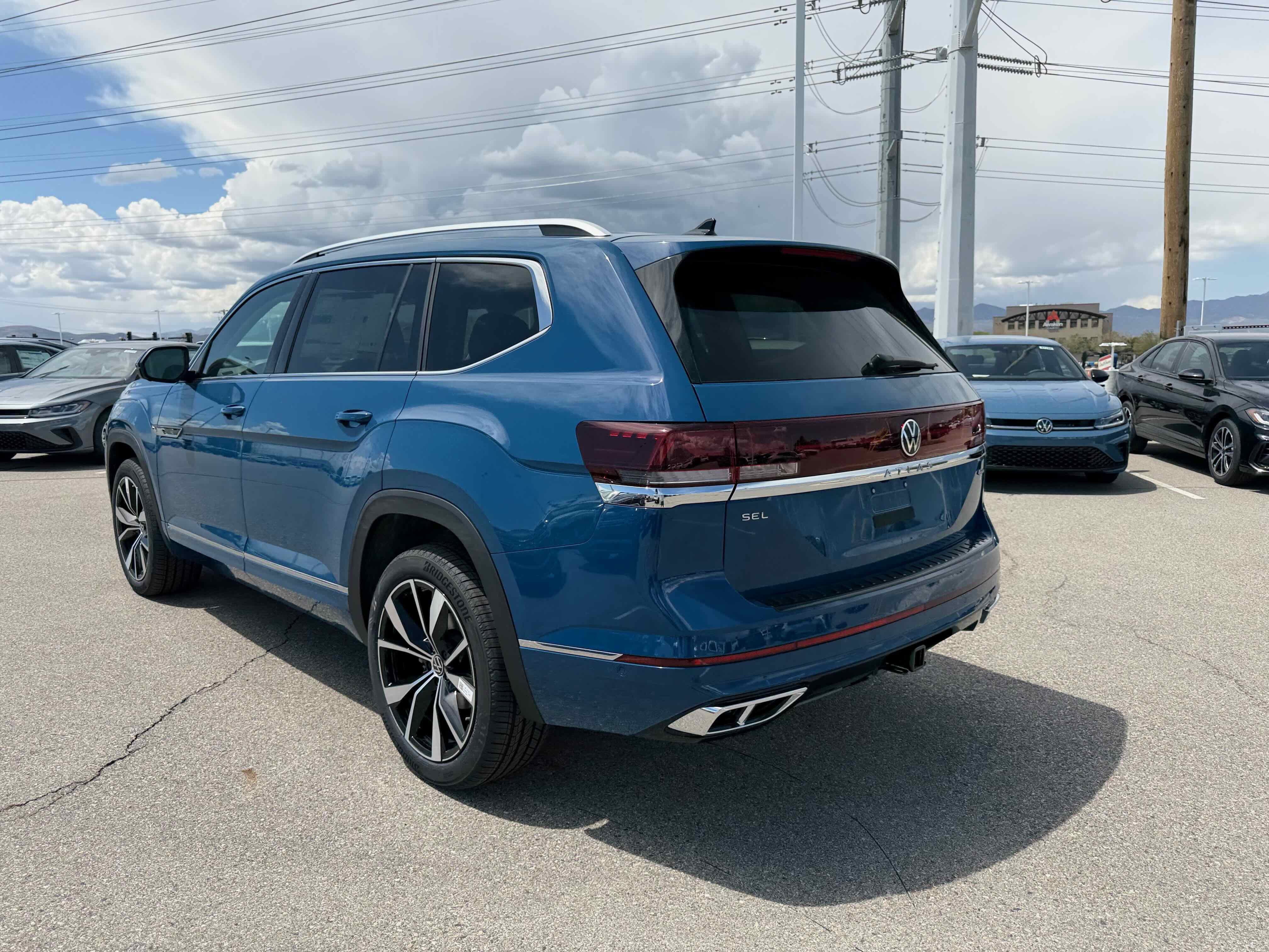 2026 Volkswagen Atlas 2.0T SEL Premium R-Line