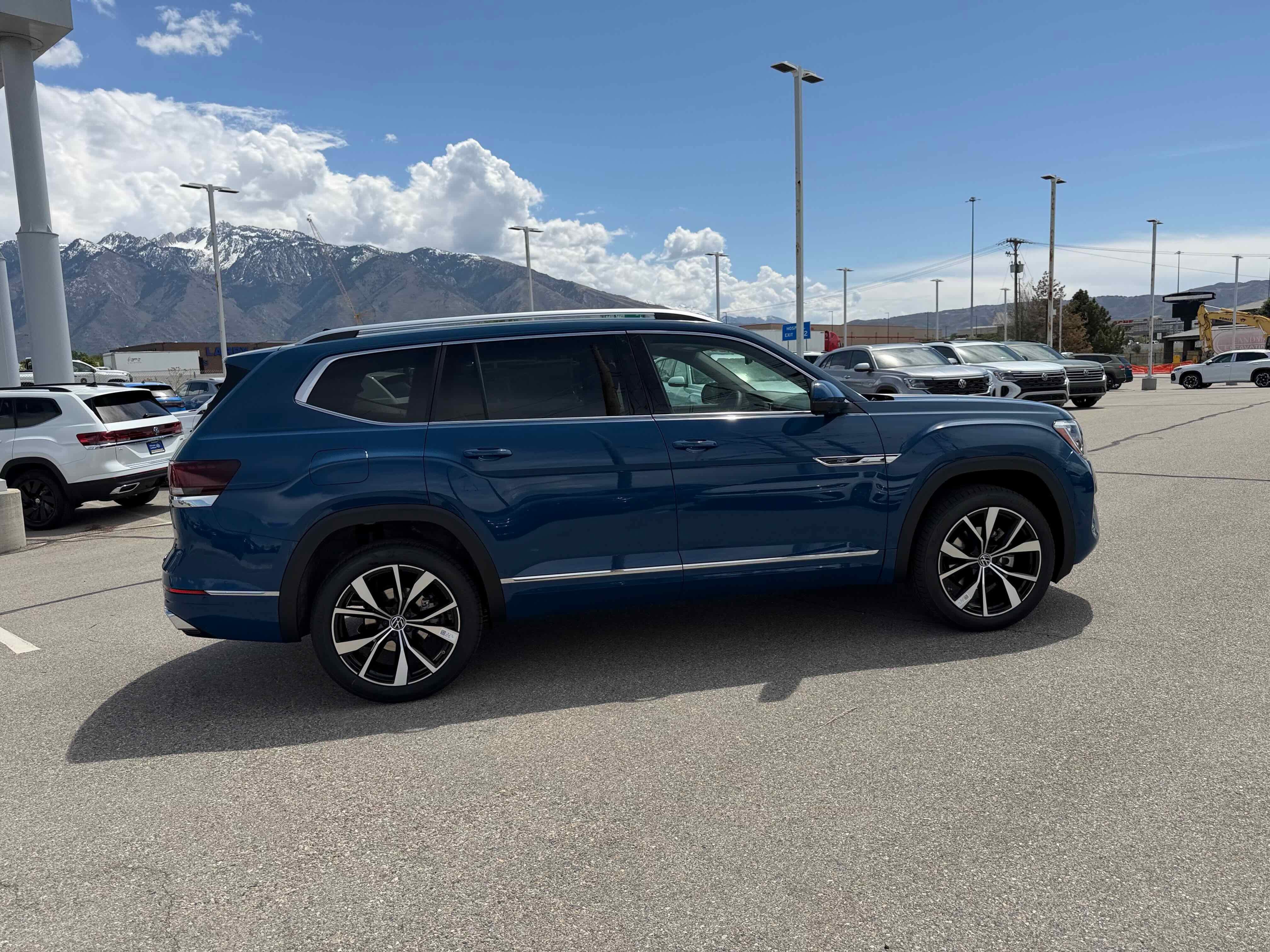 2026 Volkswagen Atlas 2.0T SEL Premium R-Line