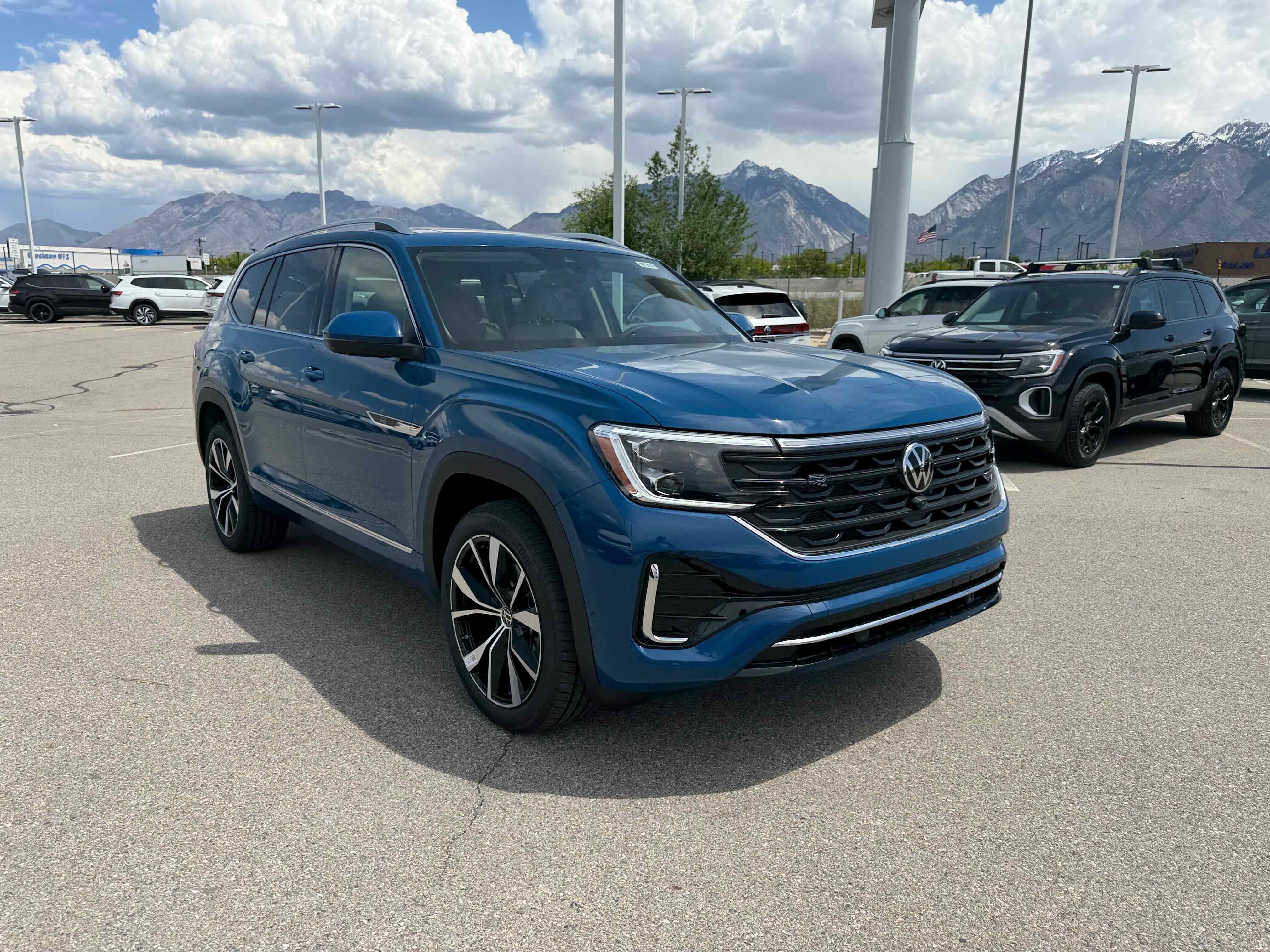 2026 Volkswagen Atlas 2.0T SEL Premium R-Line