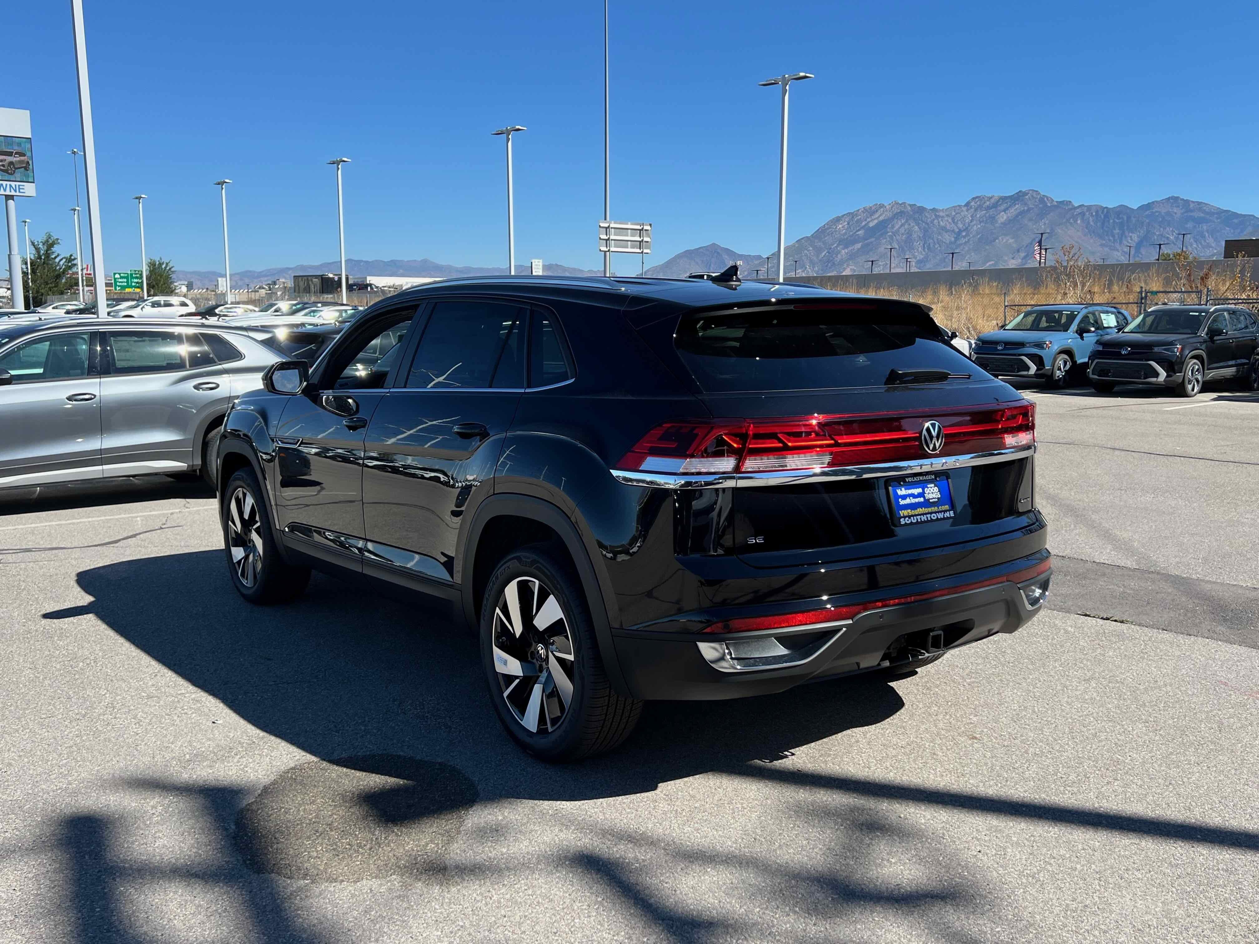 2026 Volkswagen Atlas Cross Sport 2.0T SE w/Technology