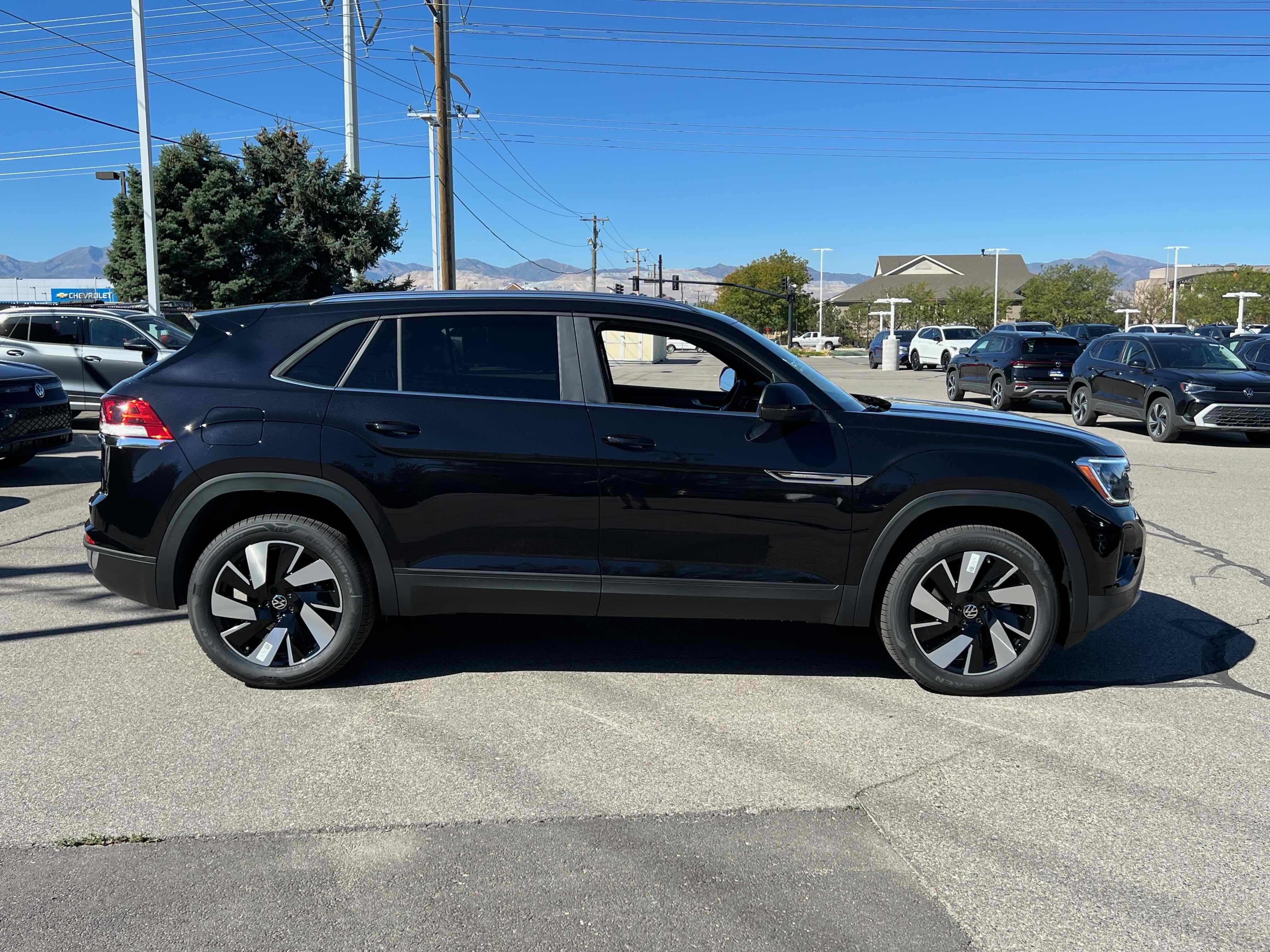 2026 Volkswagen Atlas Cross Sport 2.0T SE w/Technology