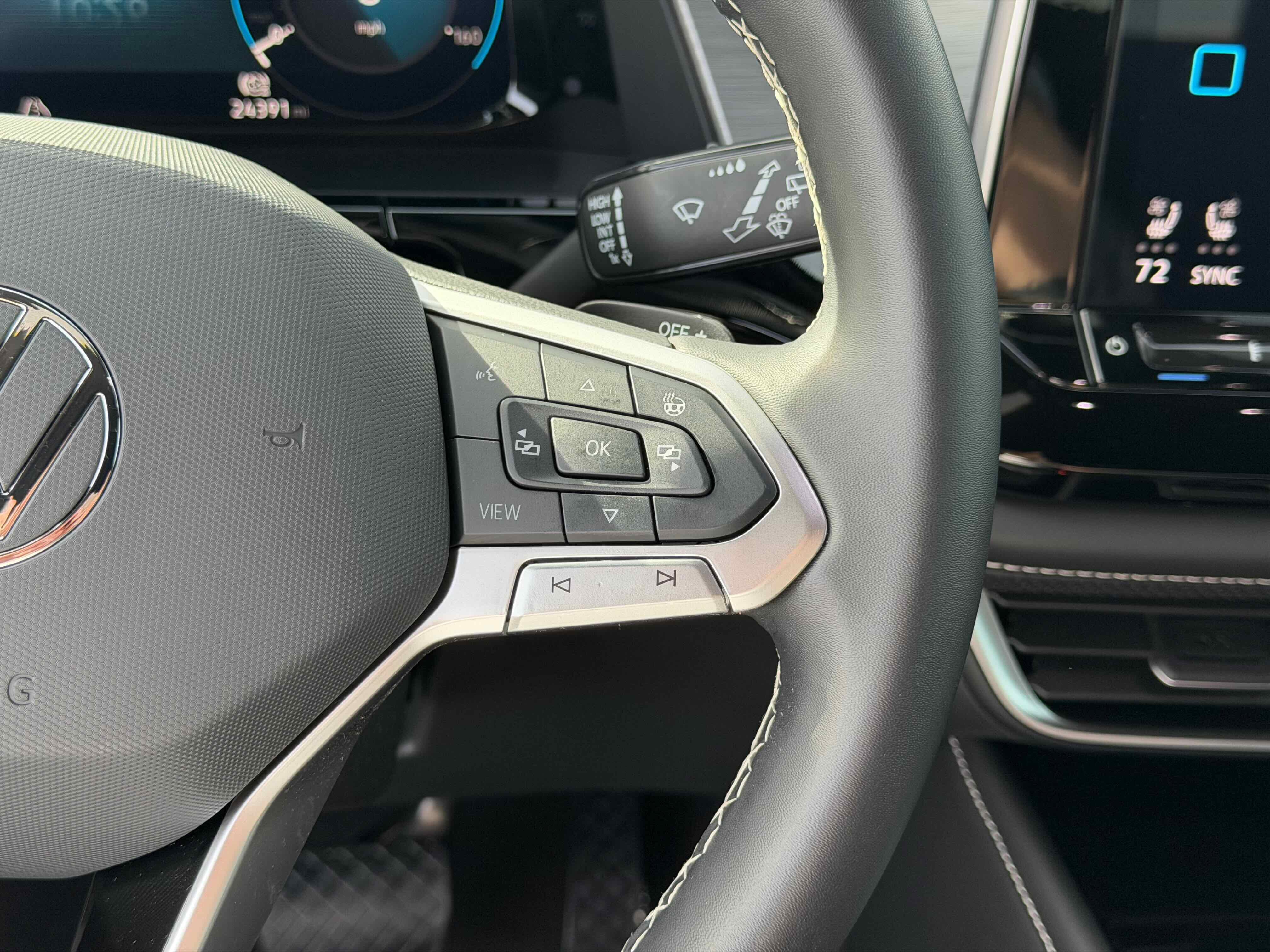 2024 Volkswagen Atlas Cross Sport 2.0T SE w/Technology