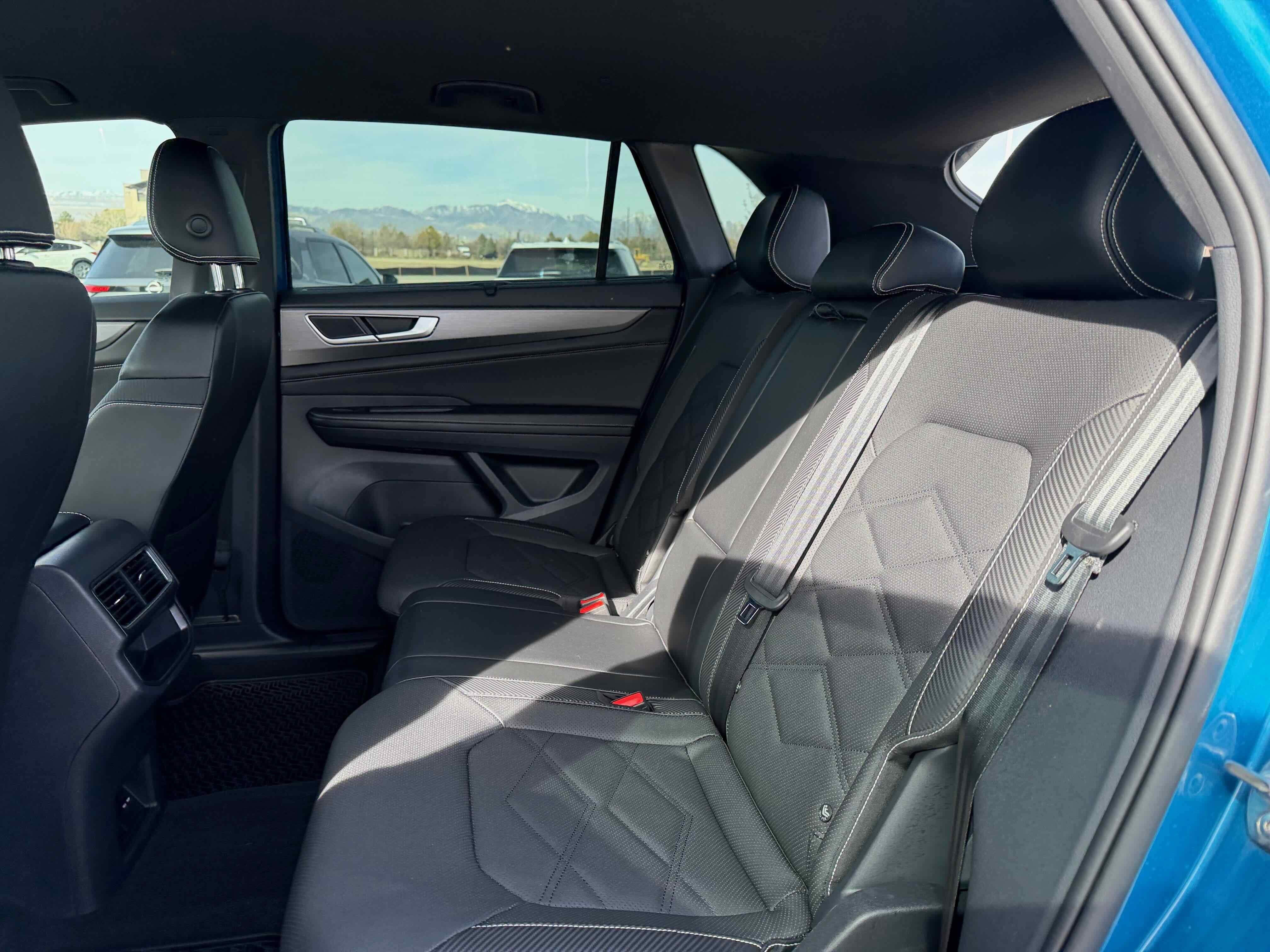 2024 Volkswagen Atlas Cross Sport 2.0T SE w/Technology