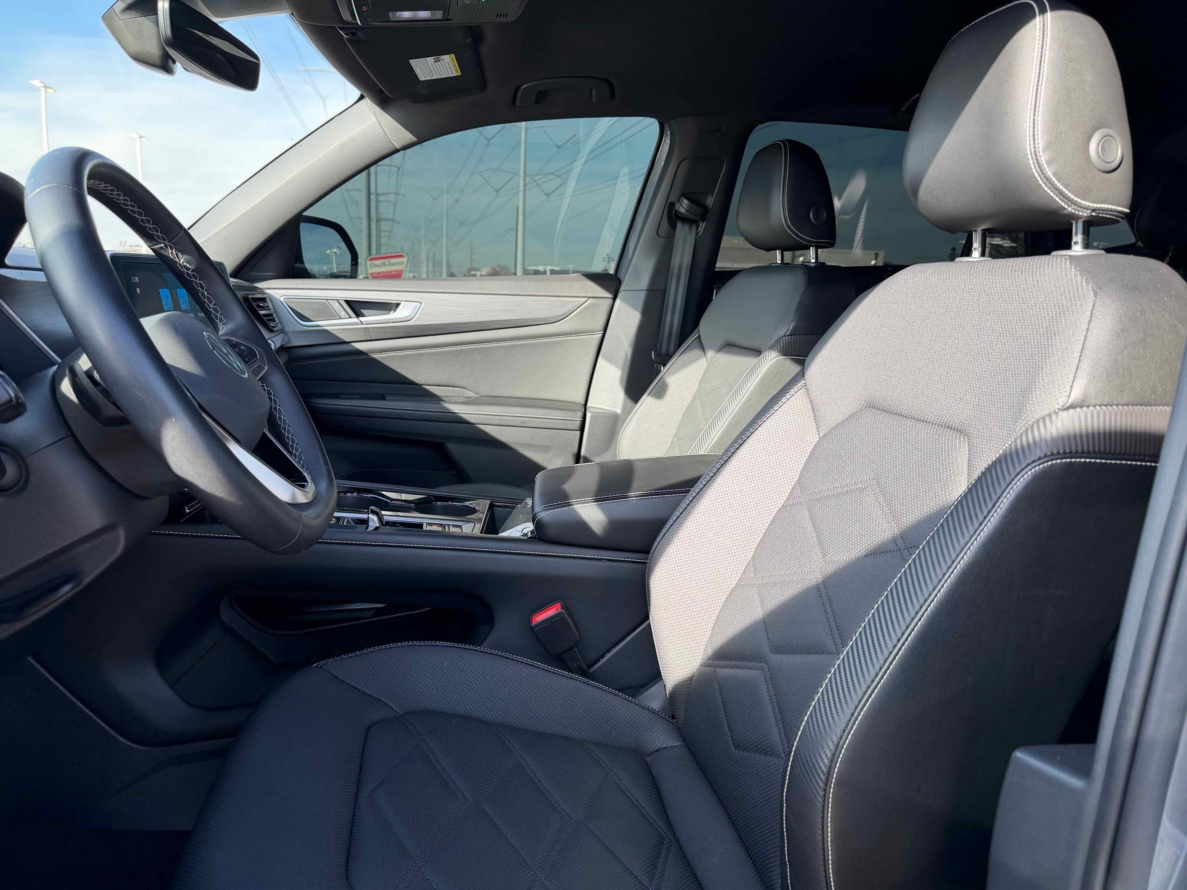 2024 Volkswagen Atlas Cross Sport 2.0T SE w/Technology