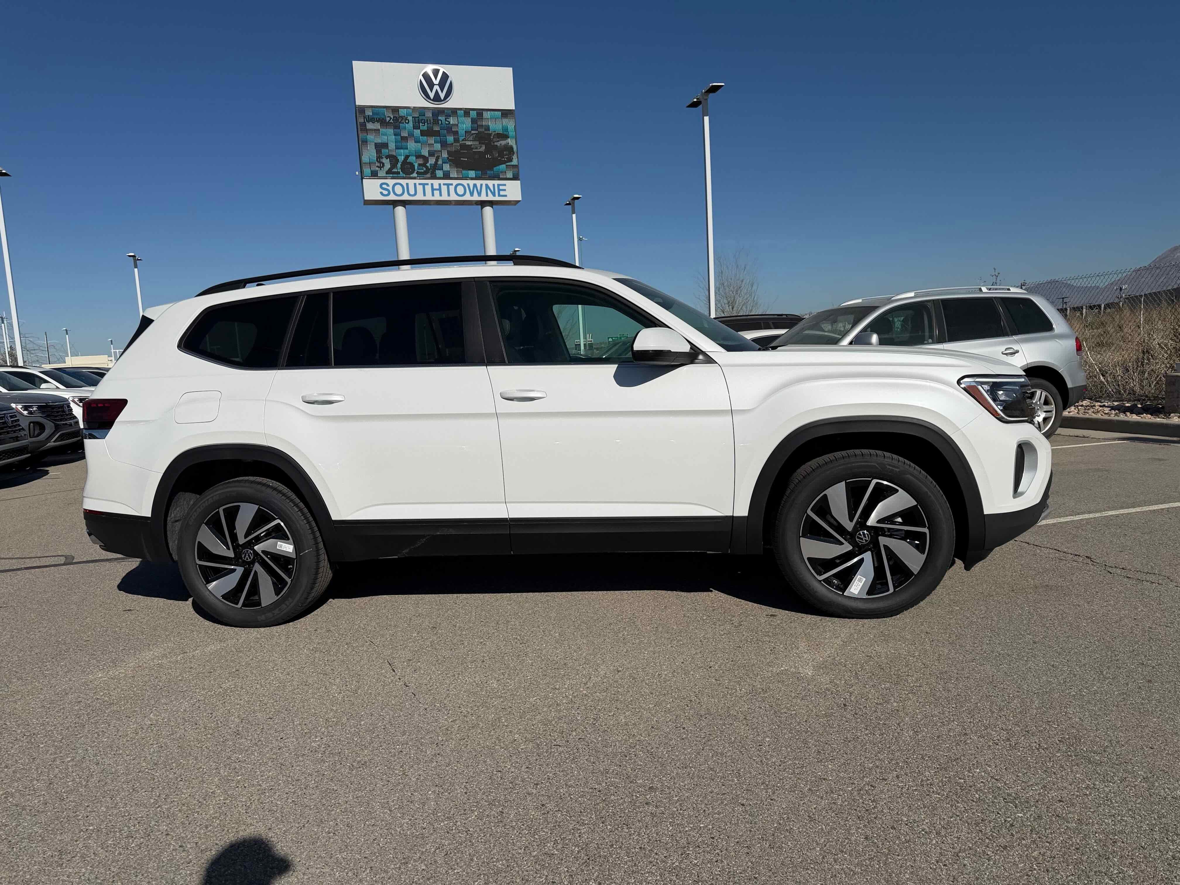 2026 Volkswagen Atlas 2.0T SE w/Technology
