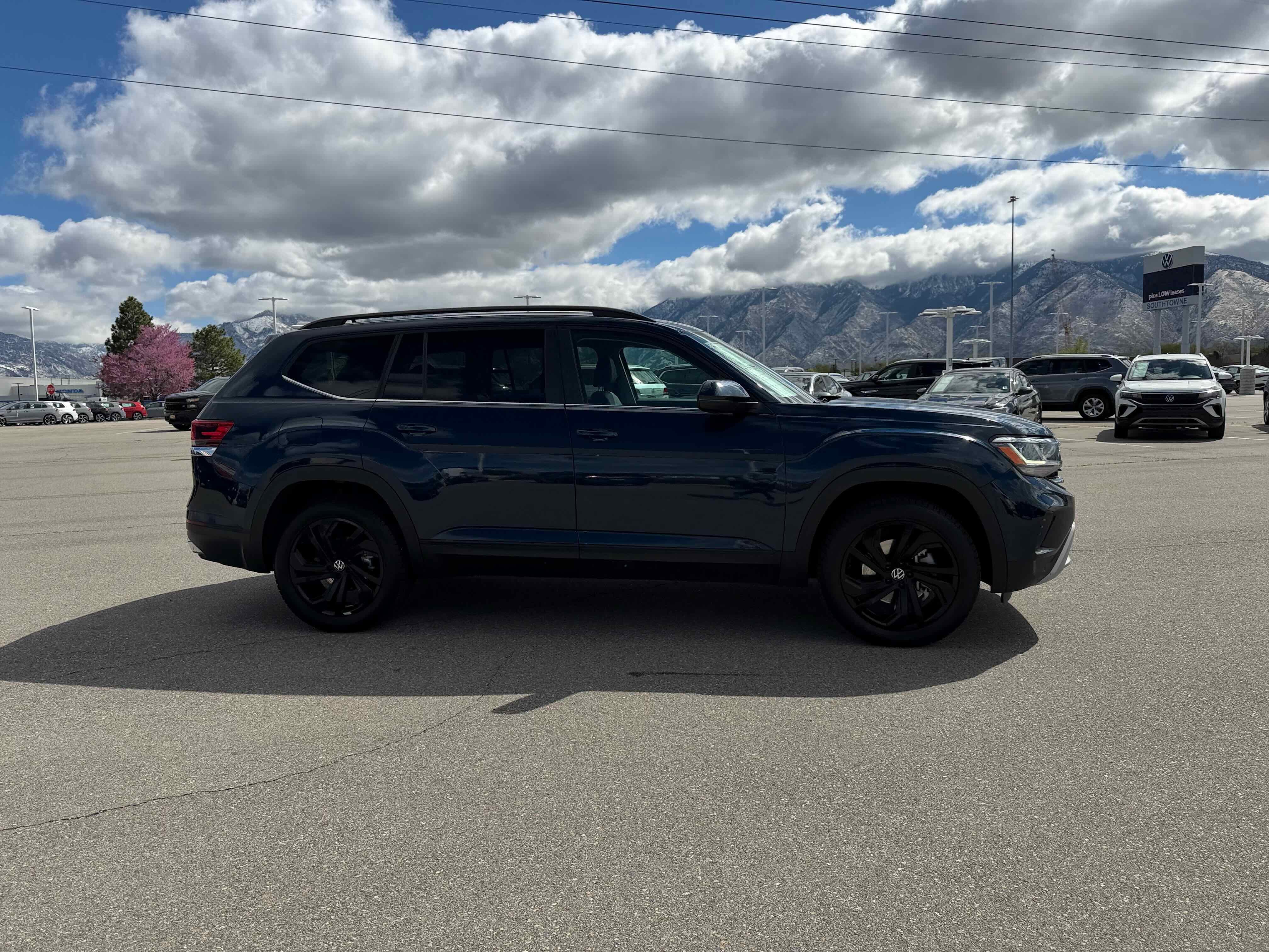 2022 Volkswagen Atlas 3.6L V6 SE w/Technology