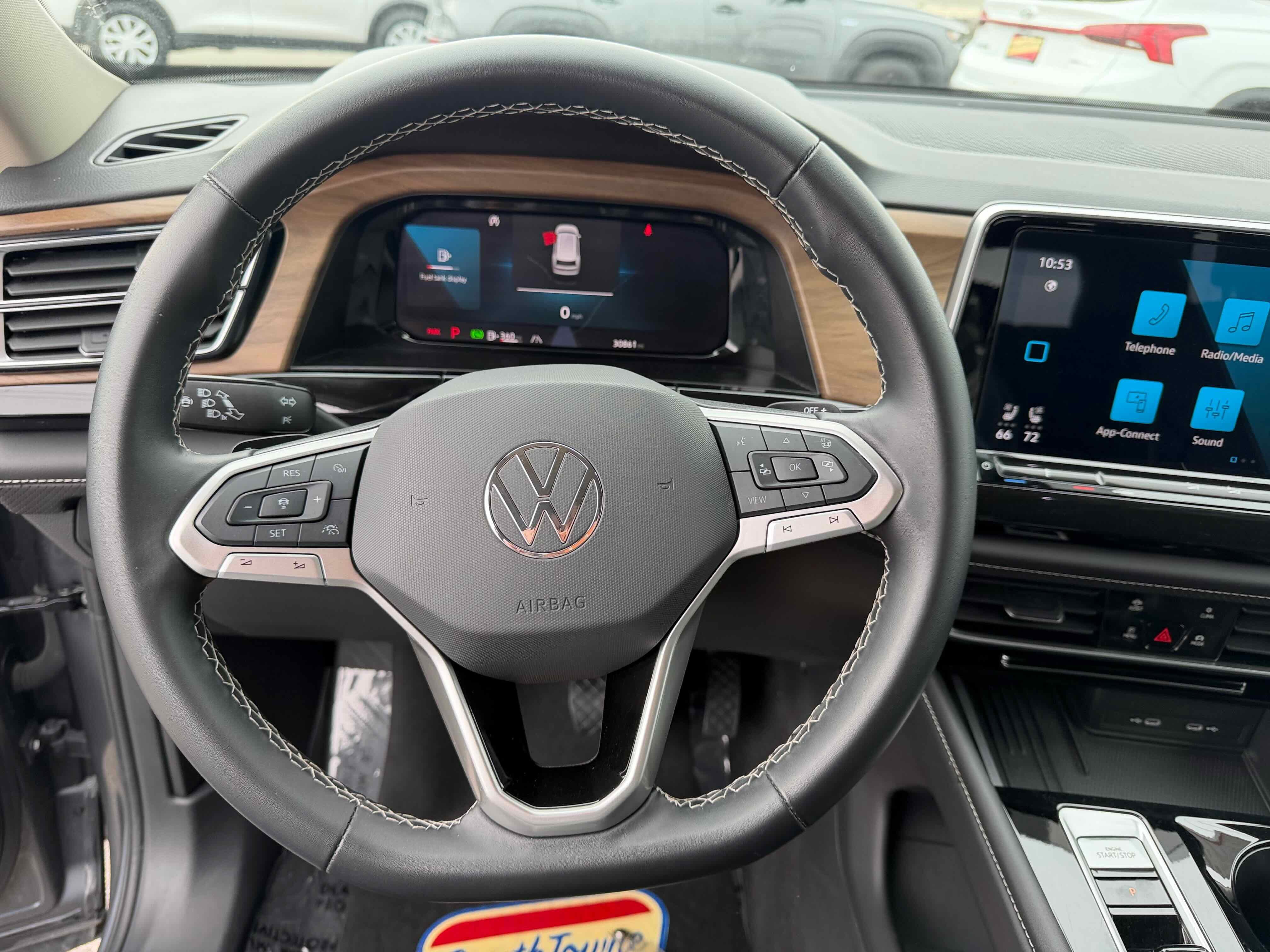 2025 Volkswagen Atlas 2.0T SE w/Technology