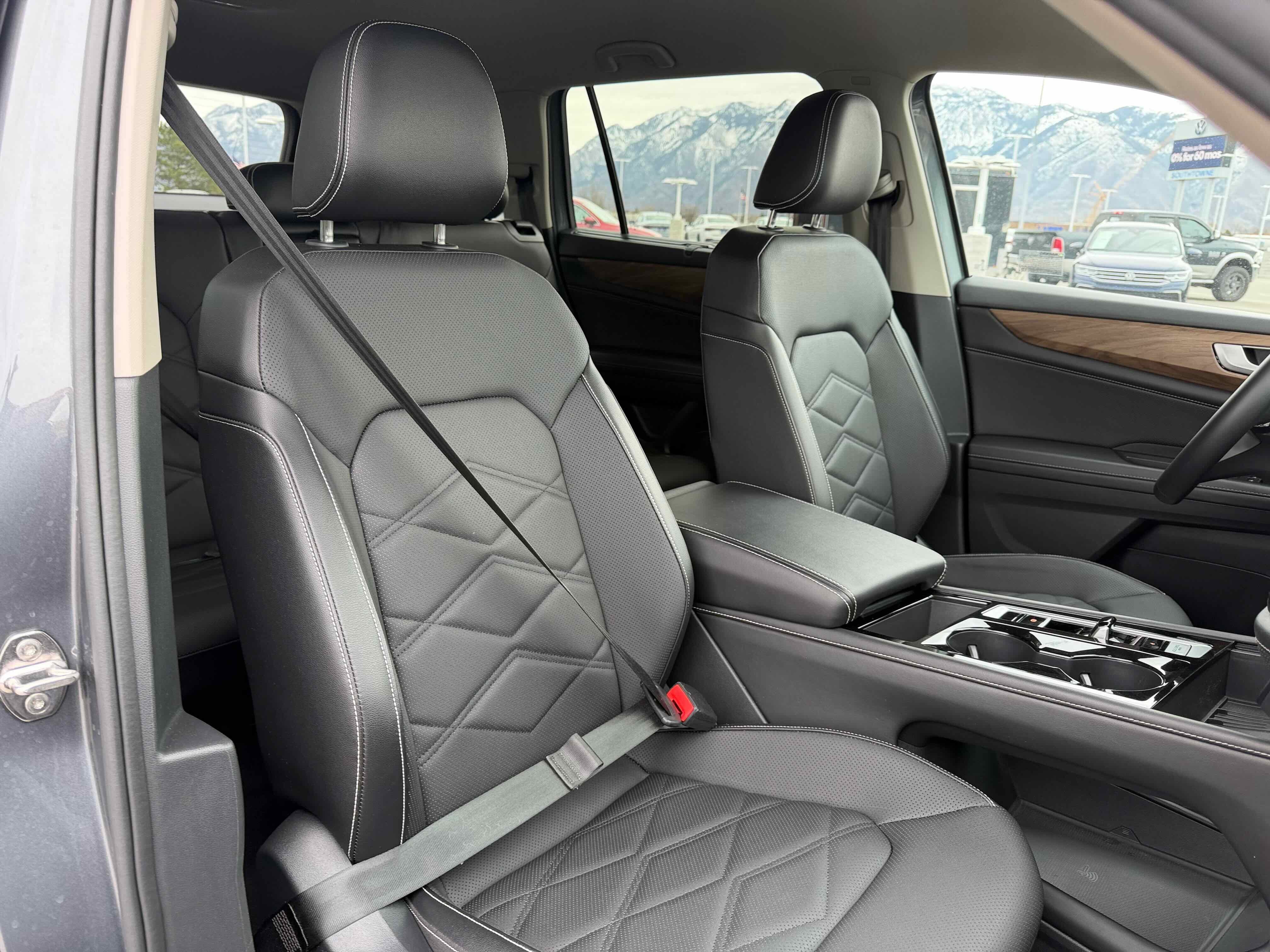 2025 Volkswagen Atlas 2.0T SE w/Technology