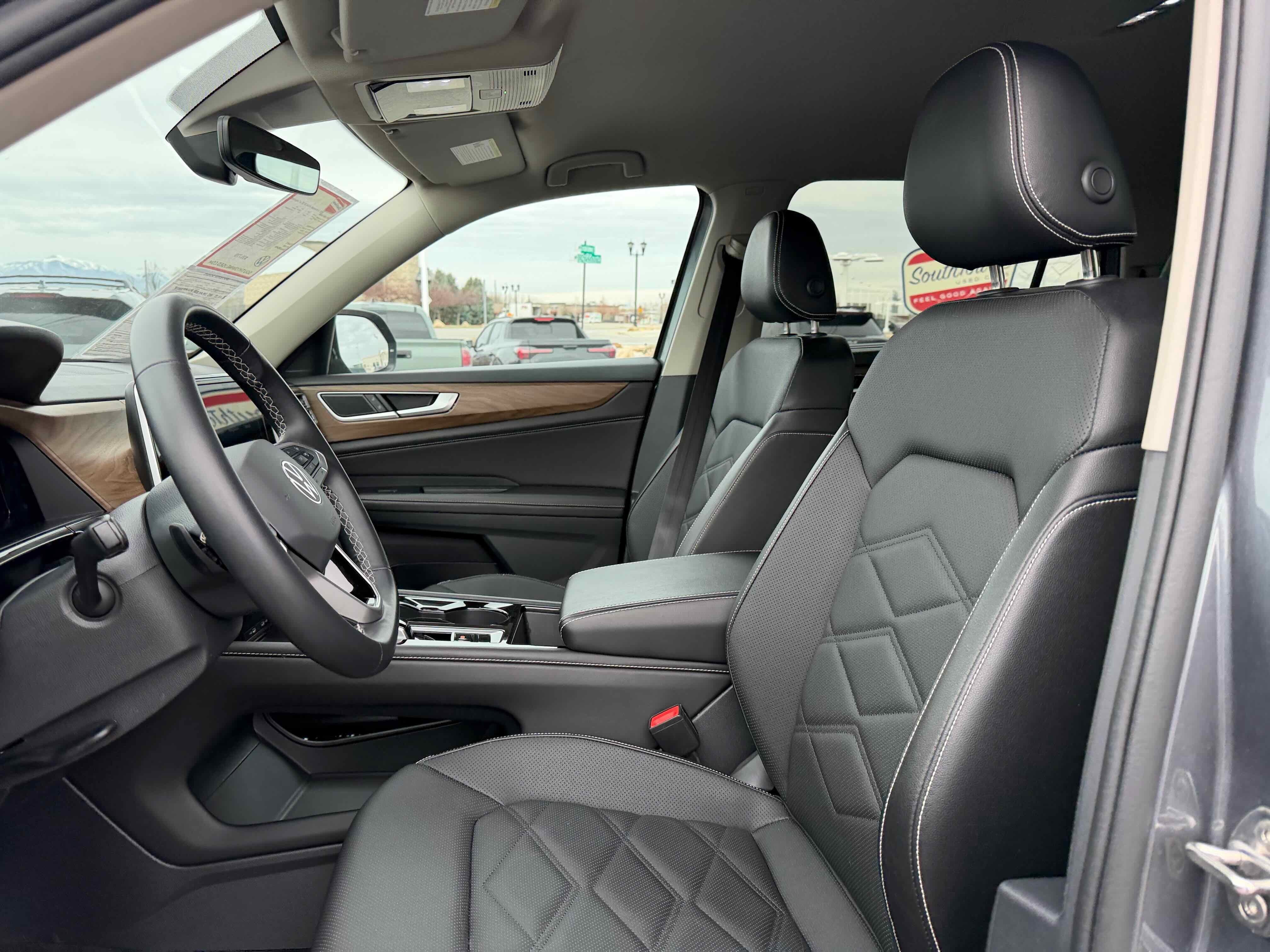 2025 Volkswagen Atlas 2.0T SE w/Technology