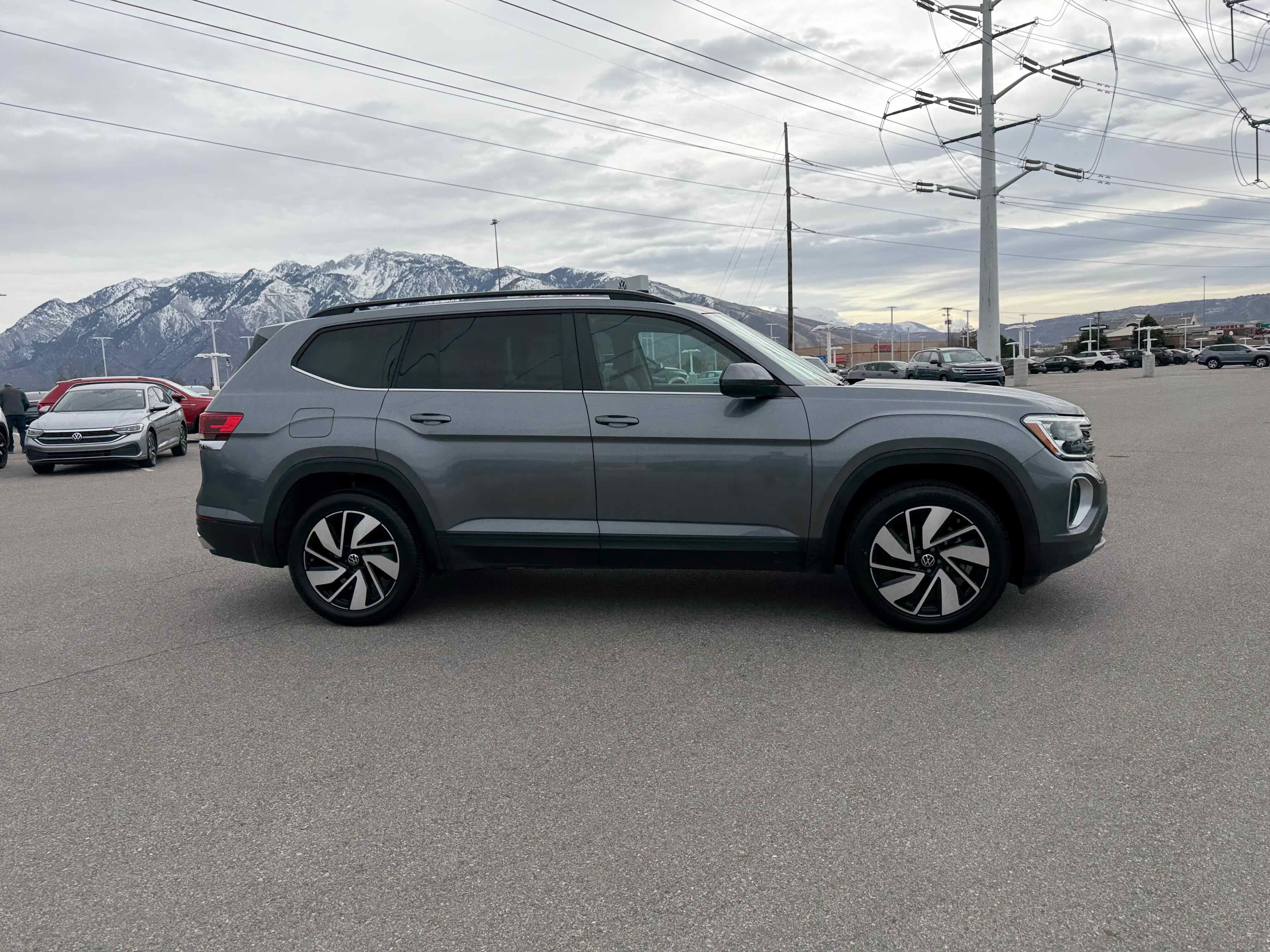 2025 Volkswagen Atlas 2.0T SE w/Technology