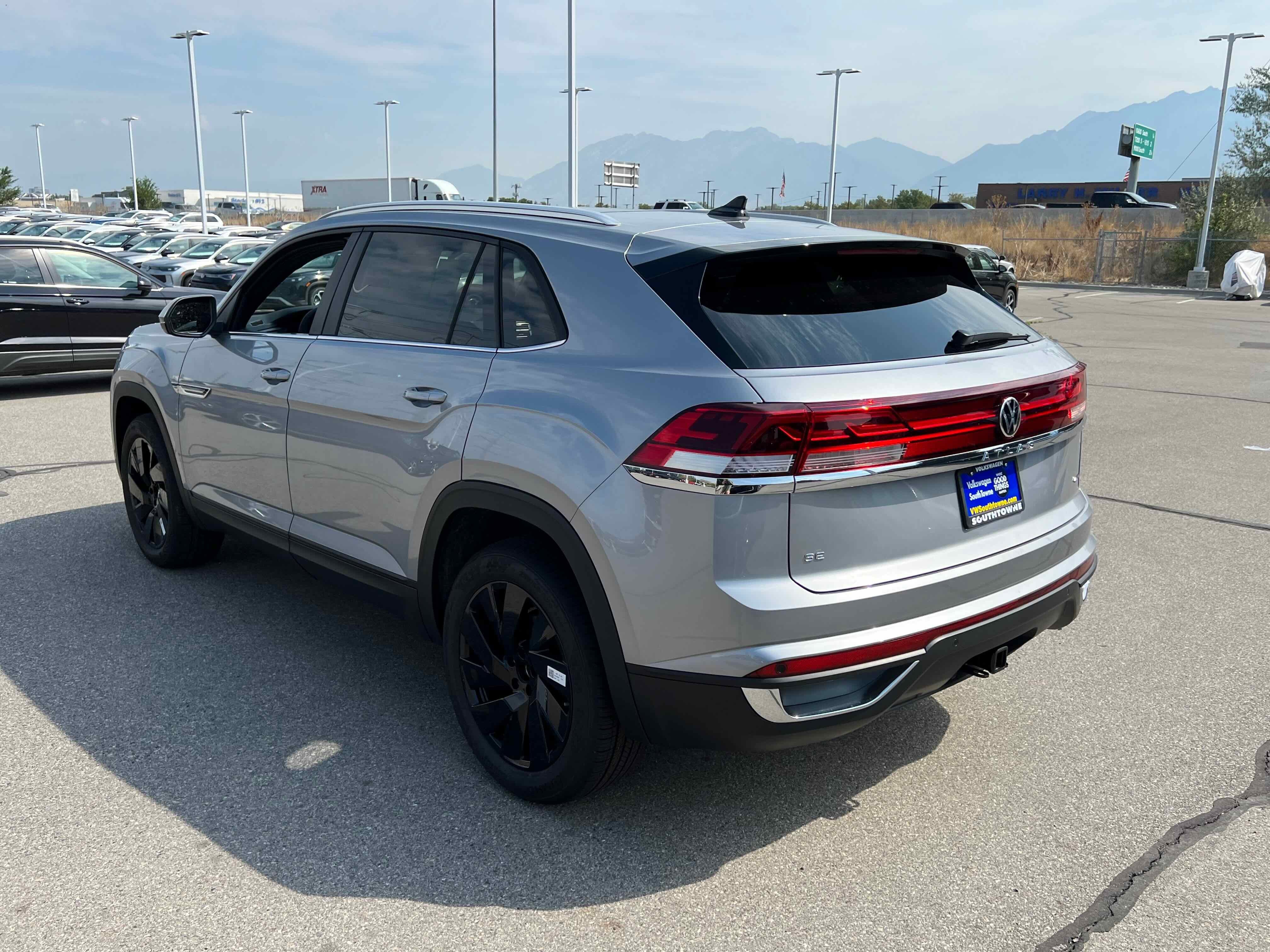 2026 Volkswagen Atlas Cross Sport 2.0T SE w/Technology