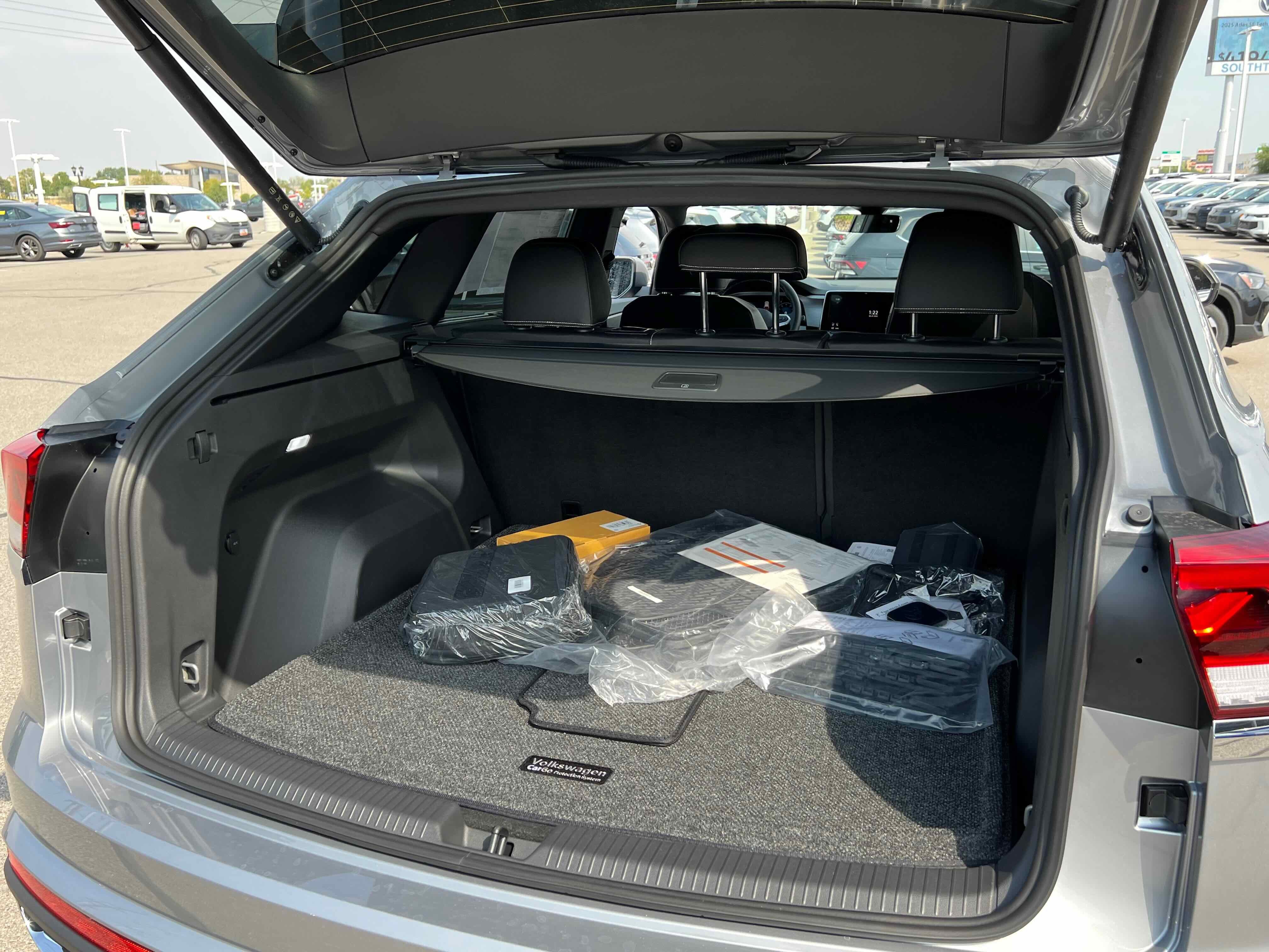 2026 Volkswagen Atlas Cross Sport 2.0T SE w/Technology