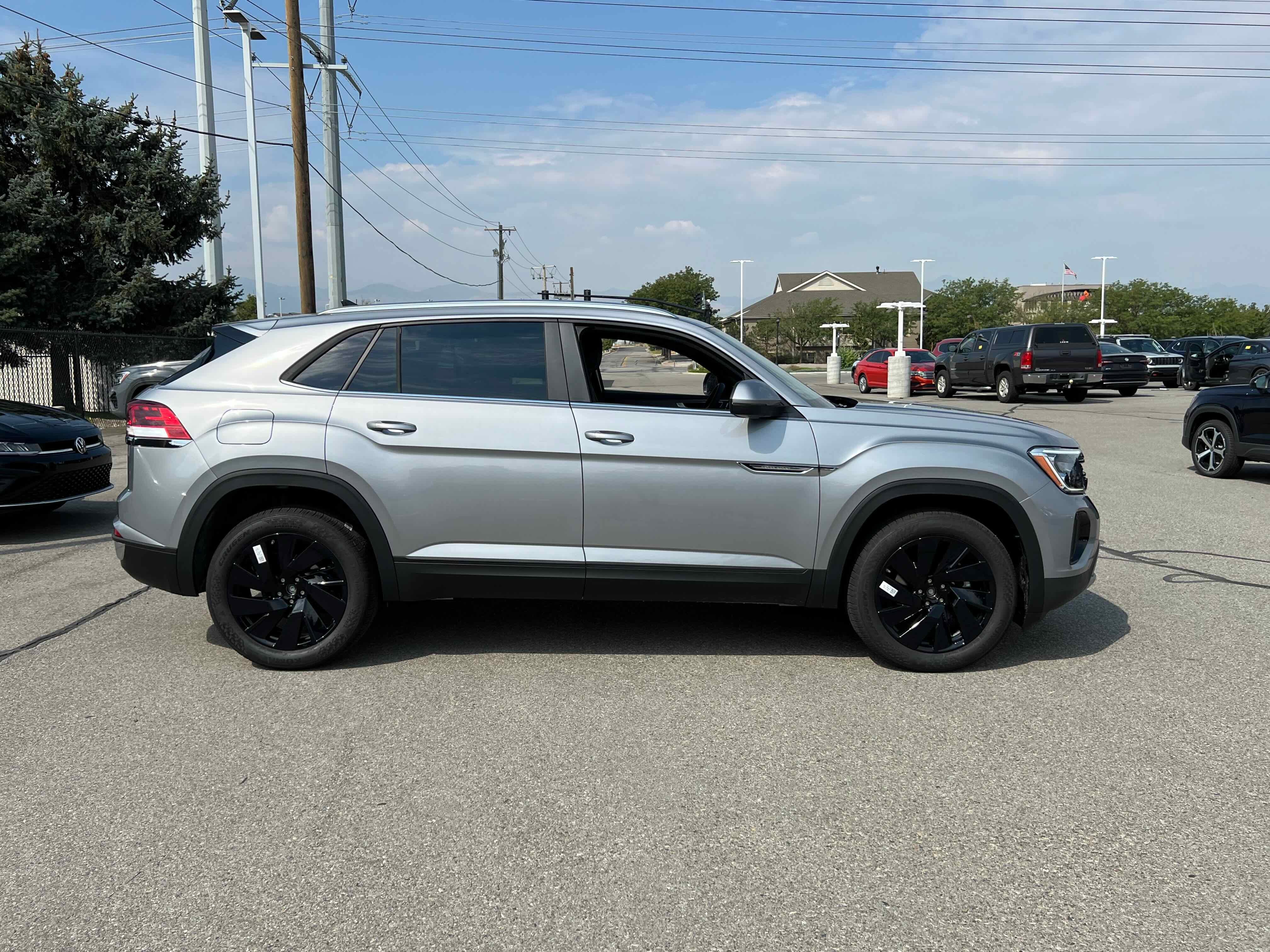 2026 Volkswagen Atlas Cross Sport 2.0T SE w/Technology