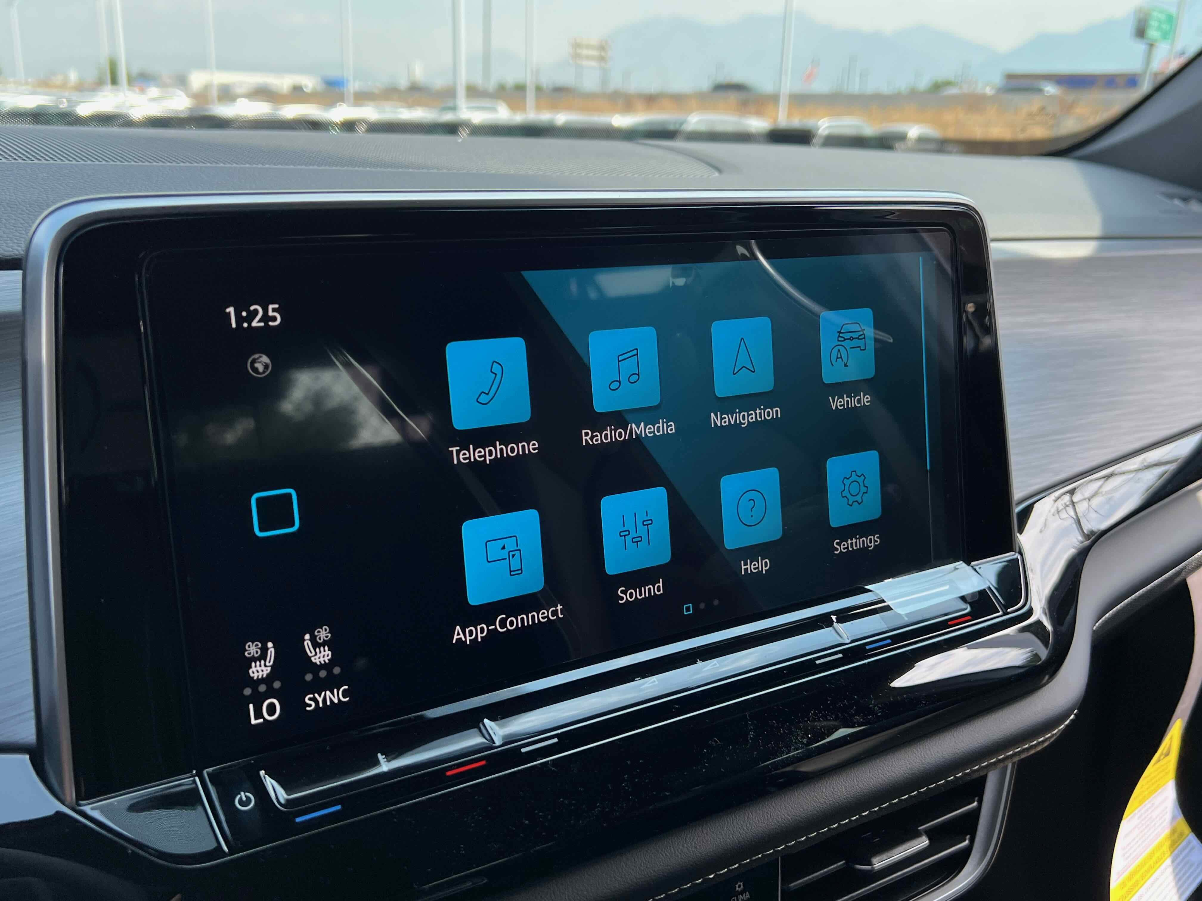 2026 Volkswagen Atlas Cross Sport 2.0T SE w/Technology