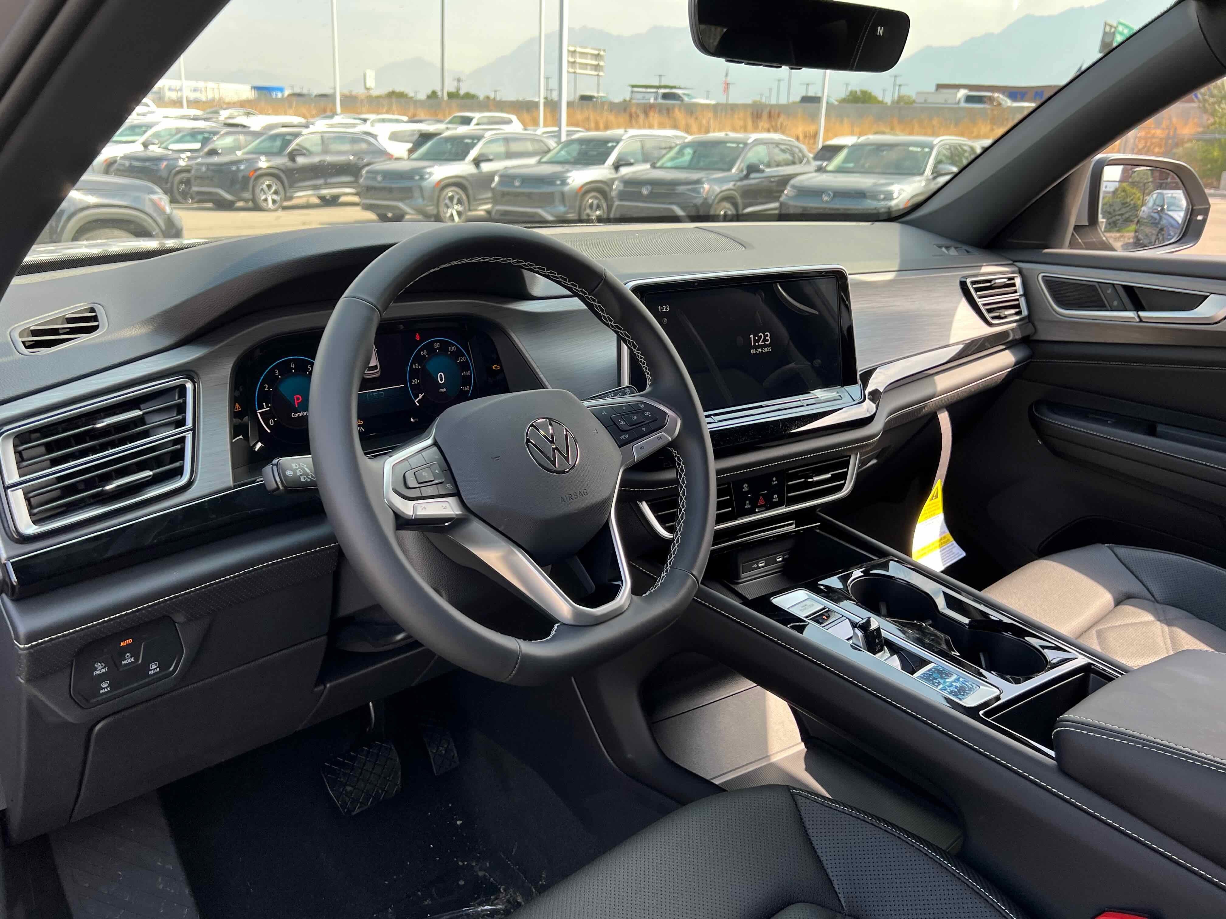 2026 Volkswagen Atlas Cross Sport 2.0T SE w/Technology