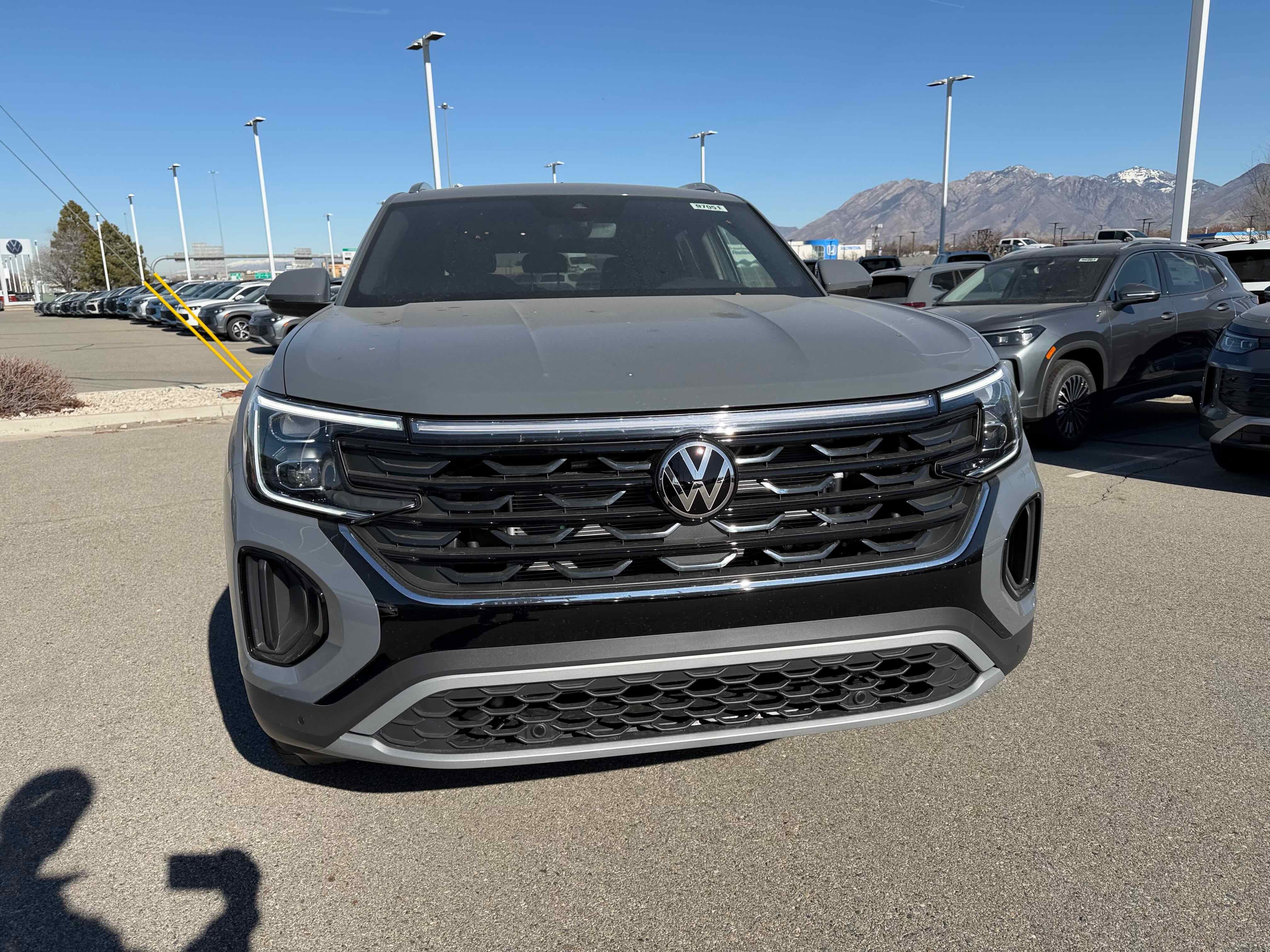 2026 Volkswagen Atlas Cross Sport 2.0T SE w/Technology