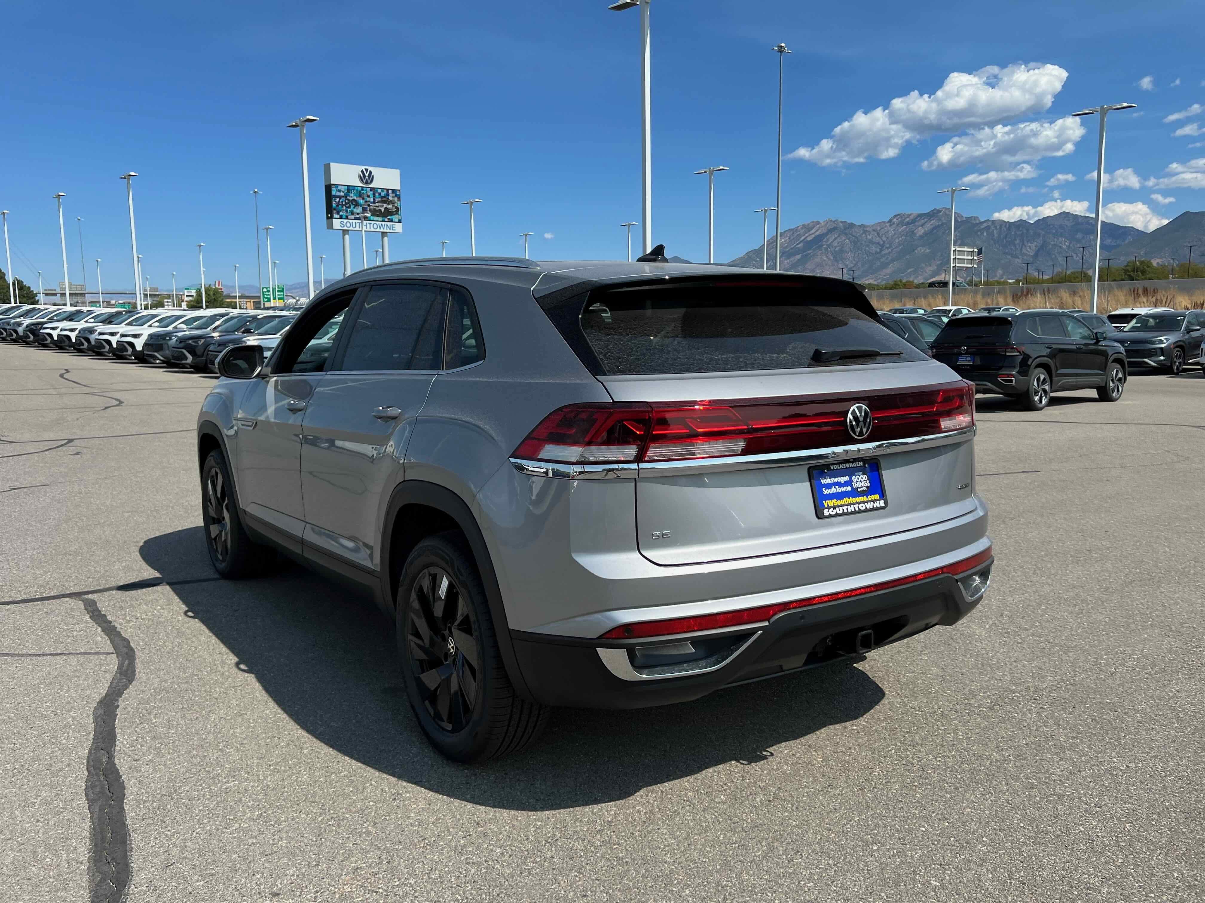2026 Volkswagen Atlas Cross Sport 2.0T SE w/Technology