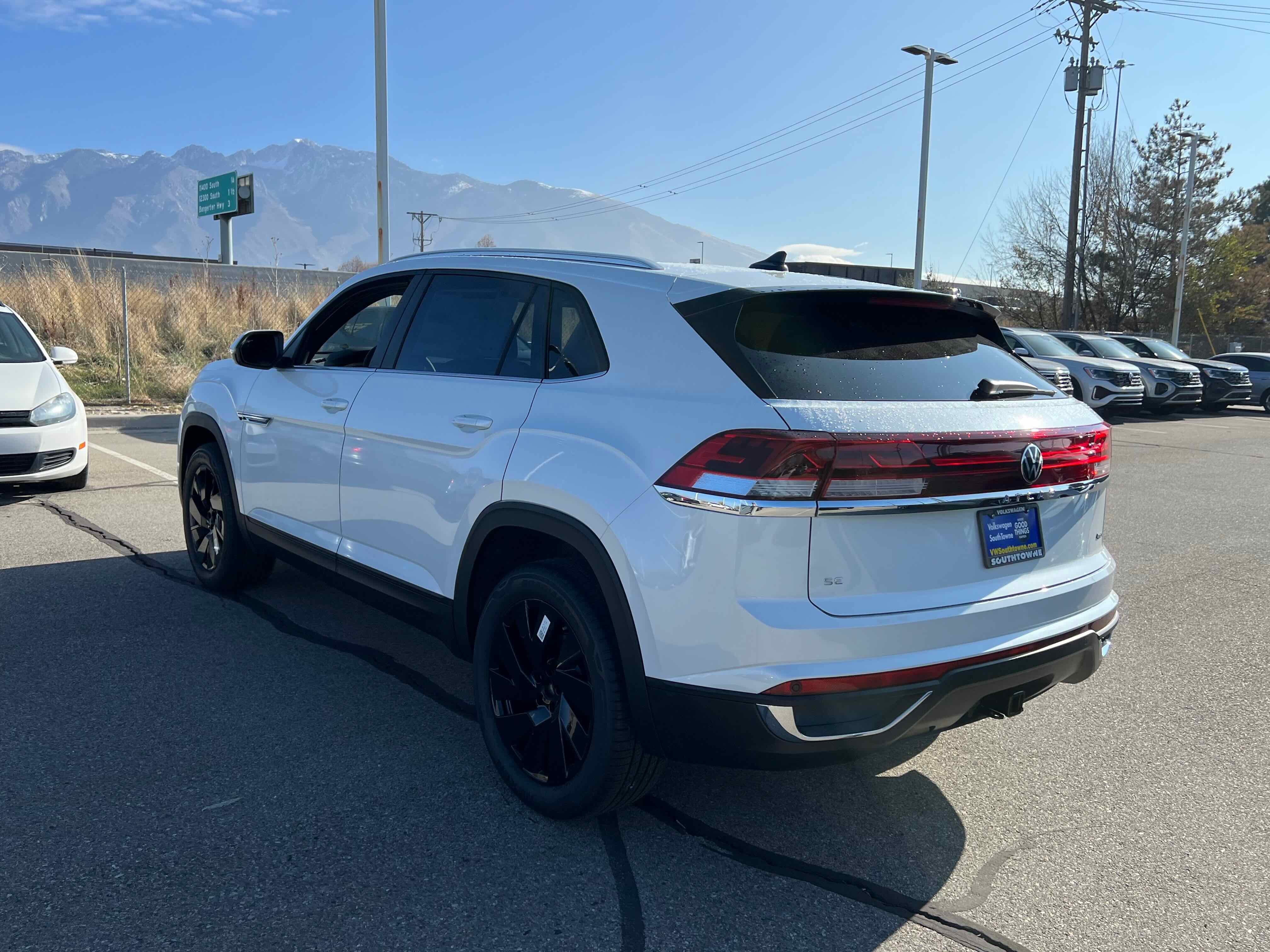 2026 Volkswagen Atlas Cross Sport 2.0T SE w/Technology