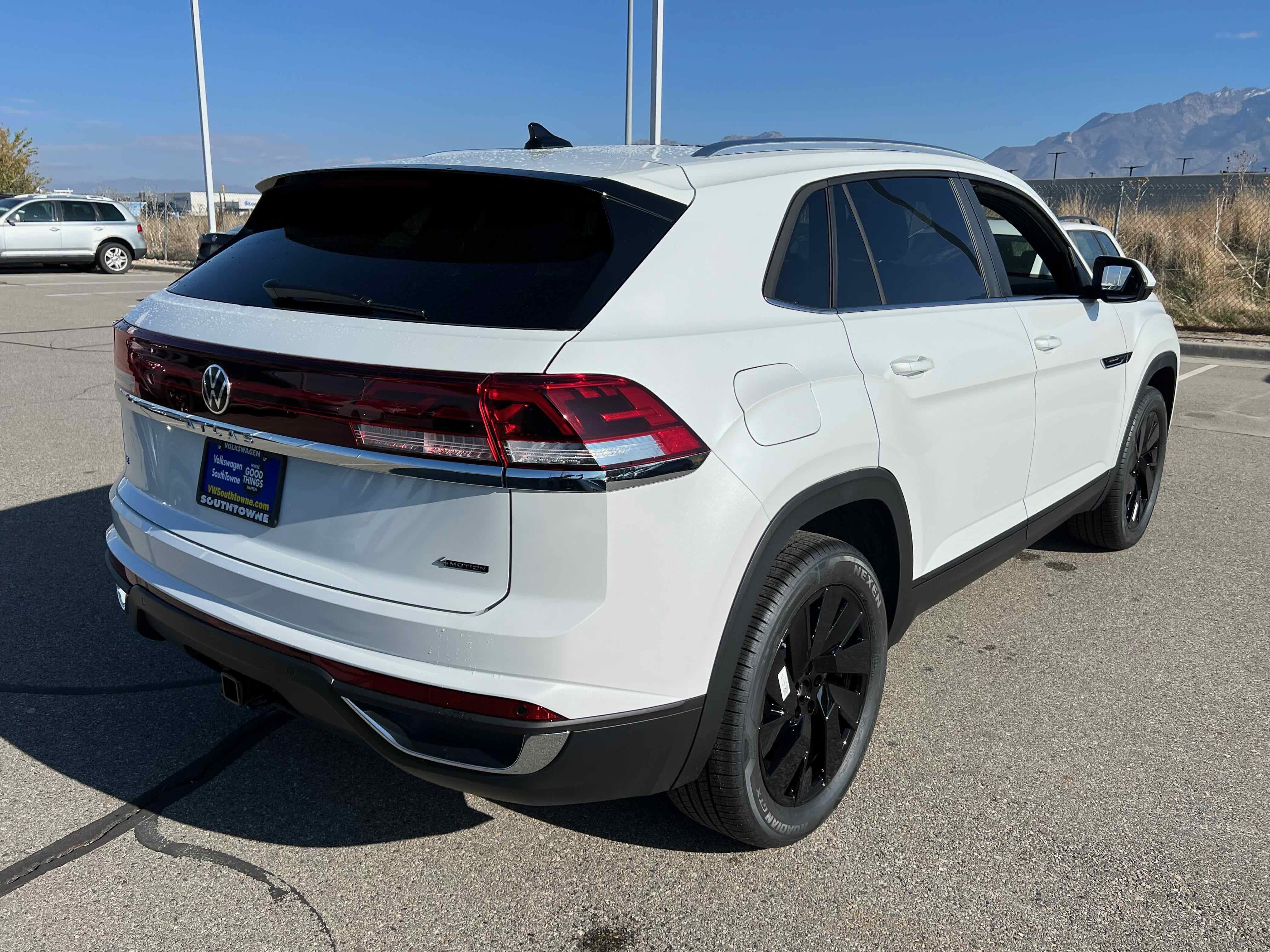 2026 Volkswagen Atlas Cross Sport 2.0T SE w/Technology