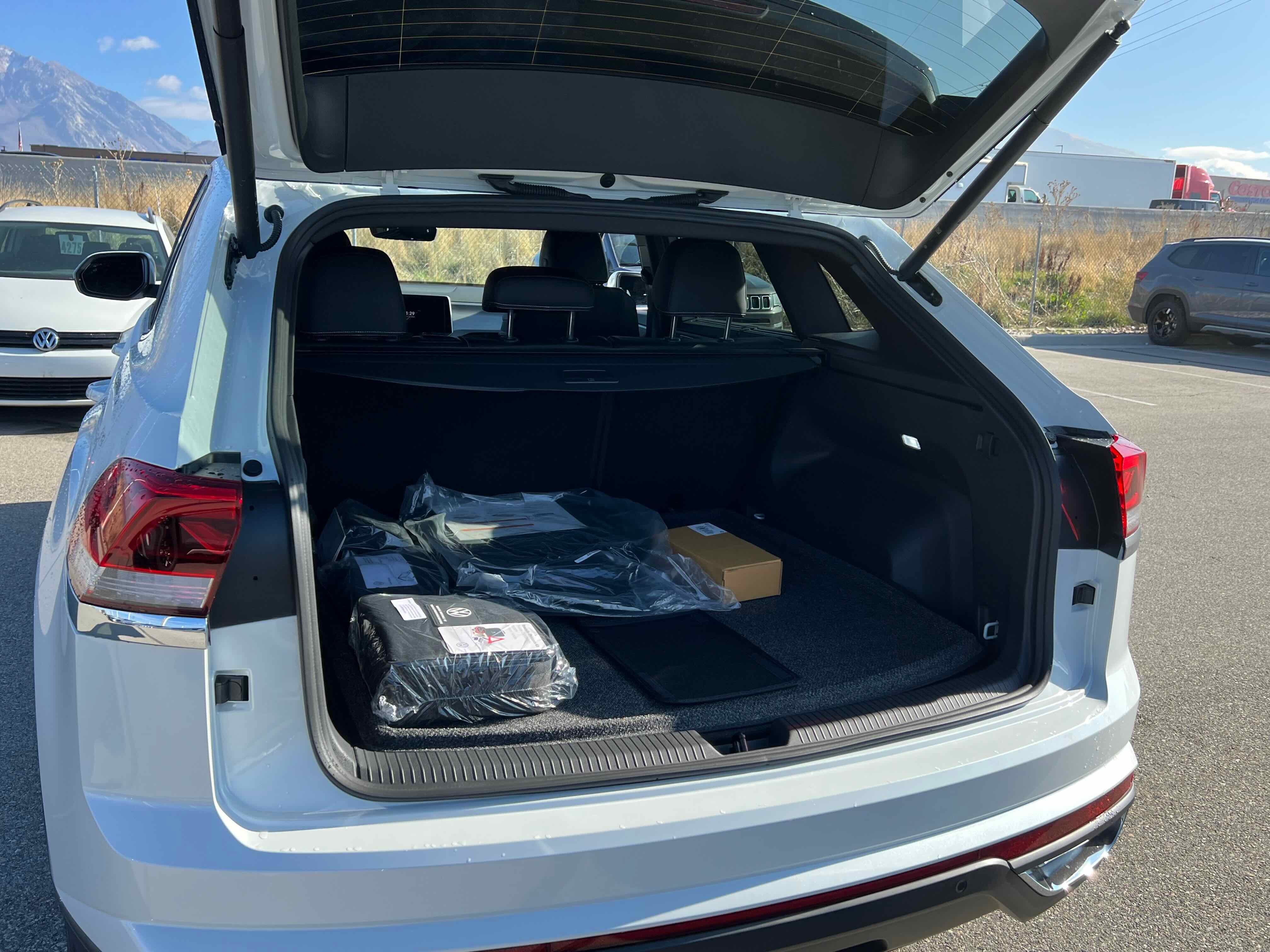 2026 Volkswagen Atlas Cross Sport 2.0T SE w/Technology