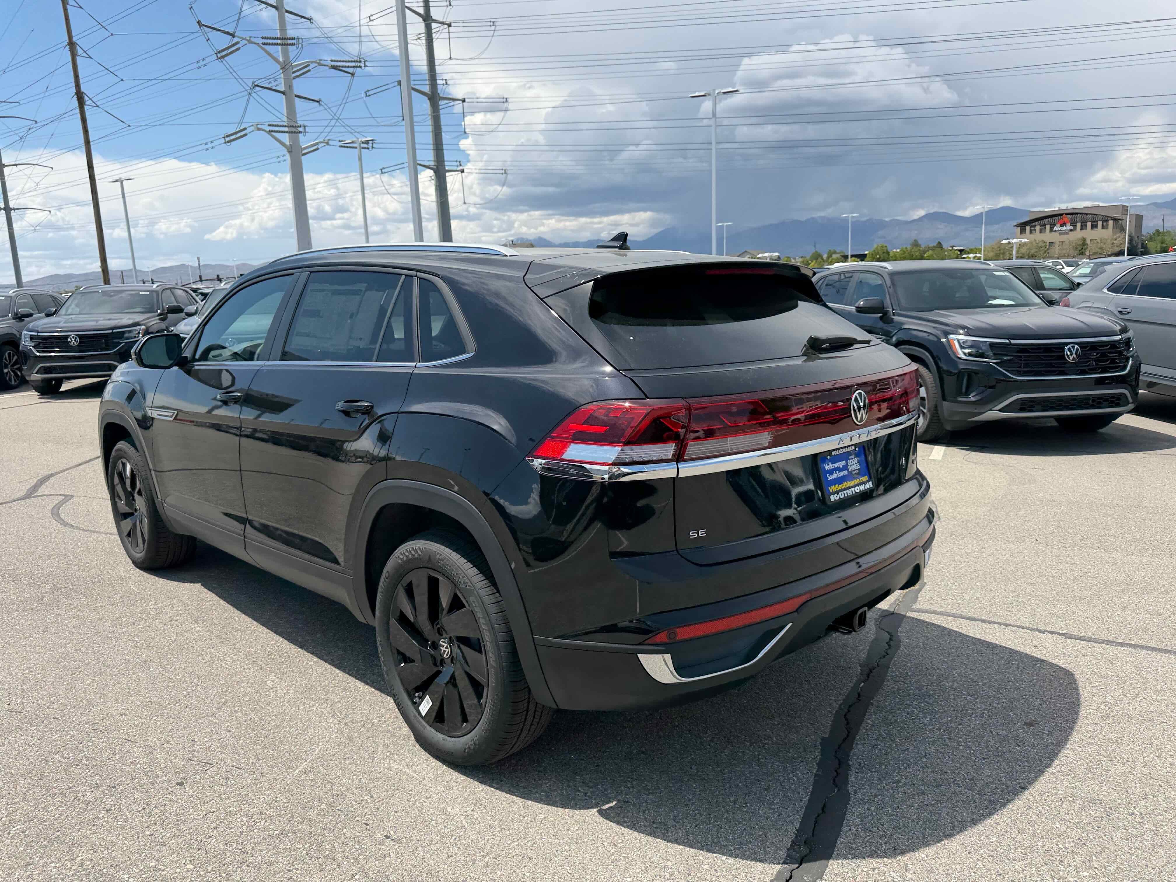 2026 Volkswagen Atlas Cross Sport 2.0T SE w/Technology