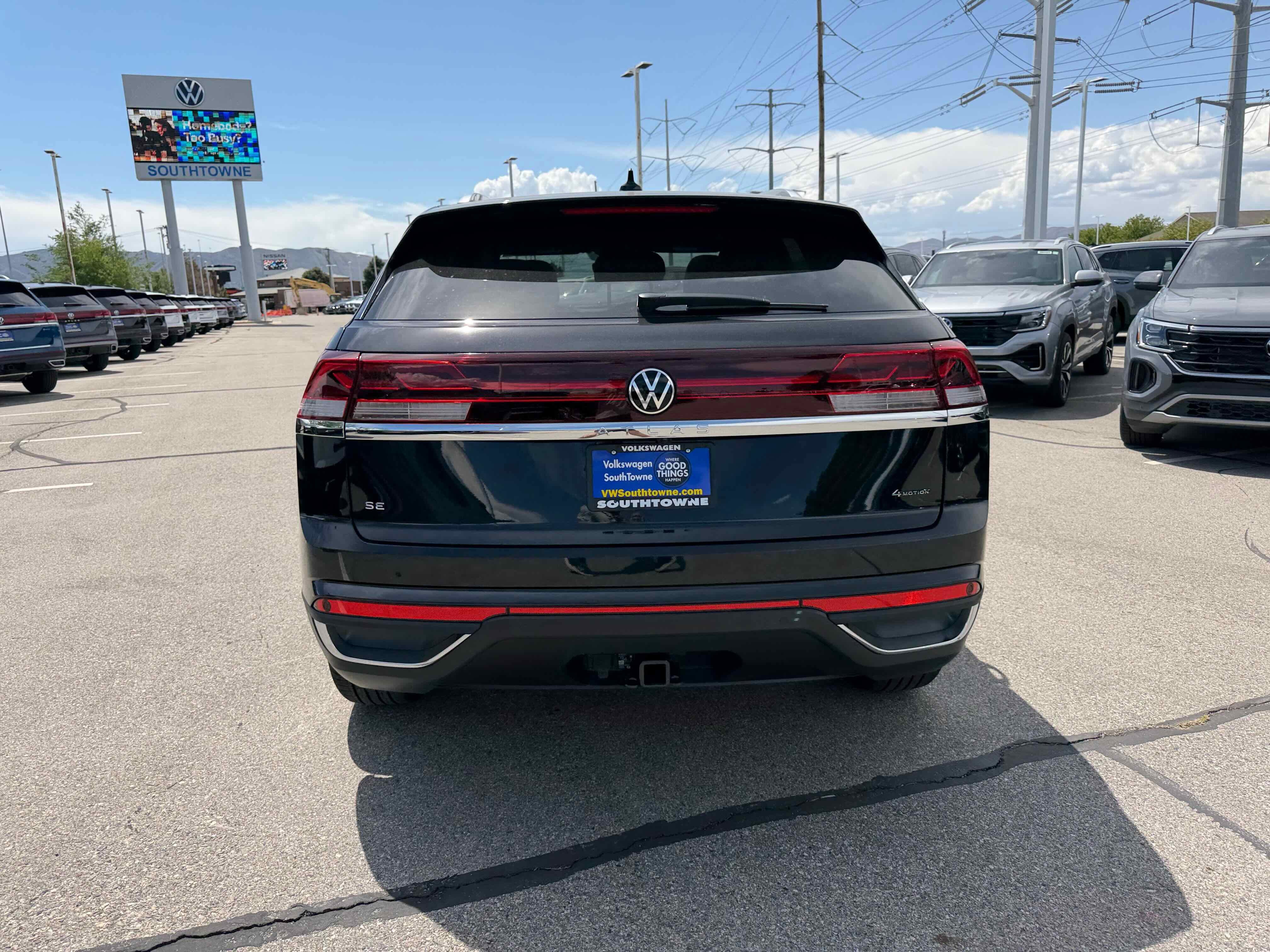 2026 Volkswagen Atlas Cross Sport 2.0T SE w/Technology