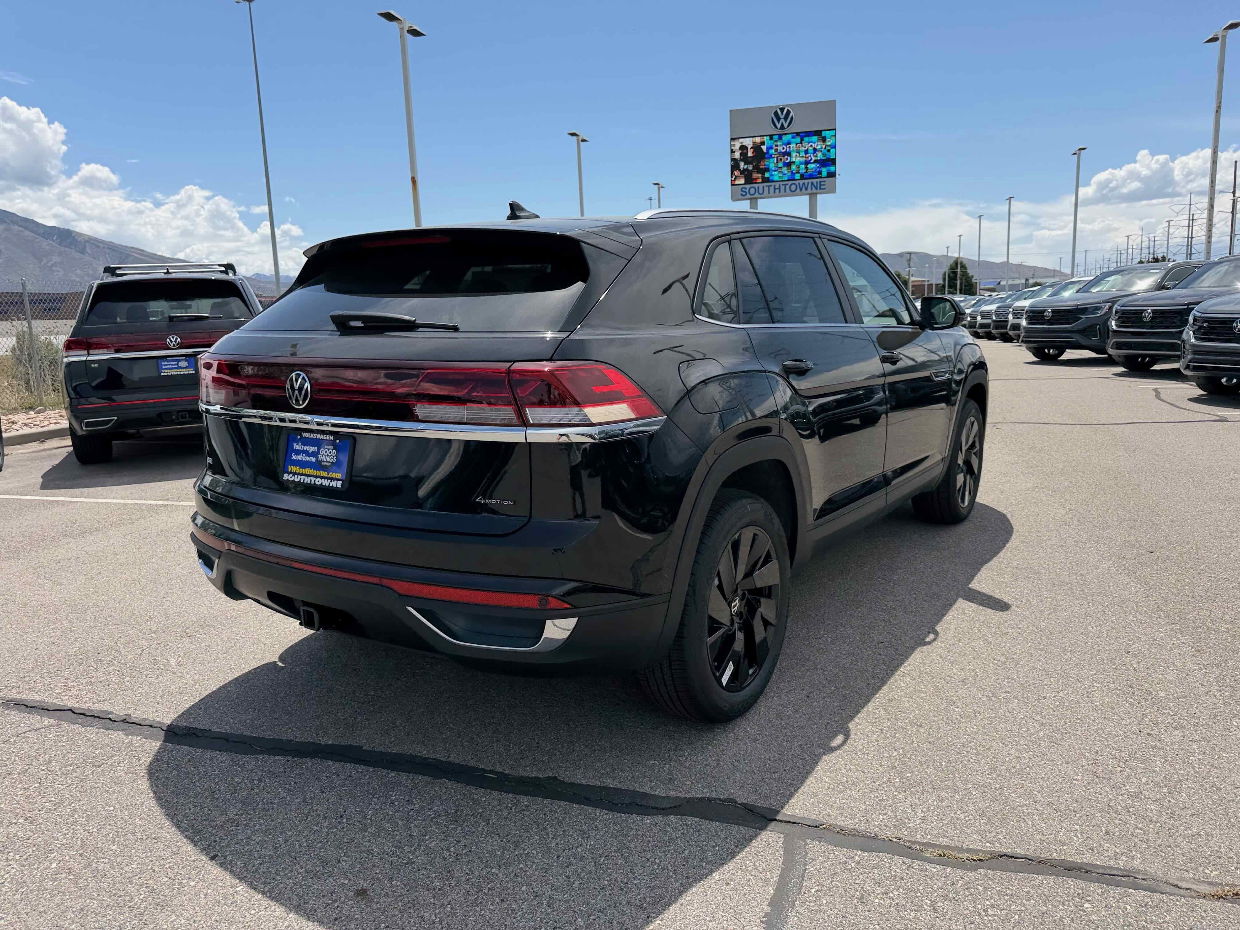 2026 Volkswagen Atlas Cross Sport 2.0T SE w/Technology