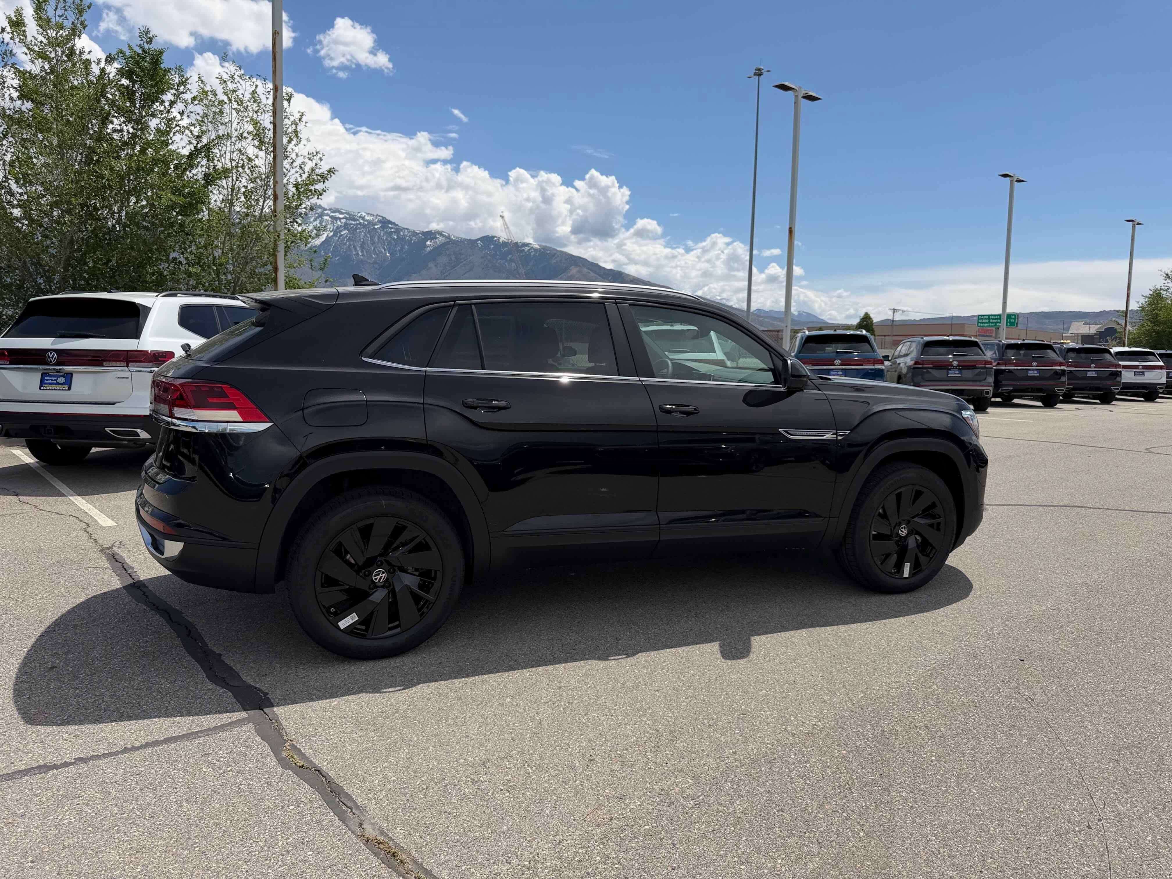 2026 Volkswagen Atlas Cross Sport 2.0T SE w/Technology