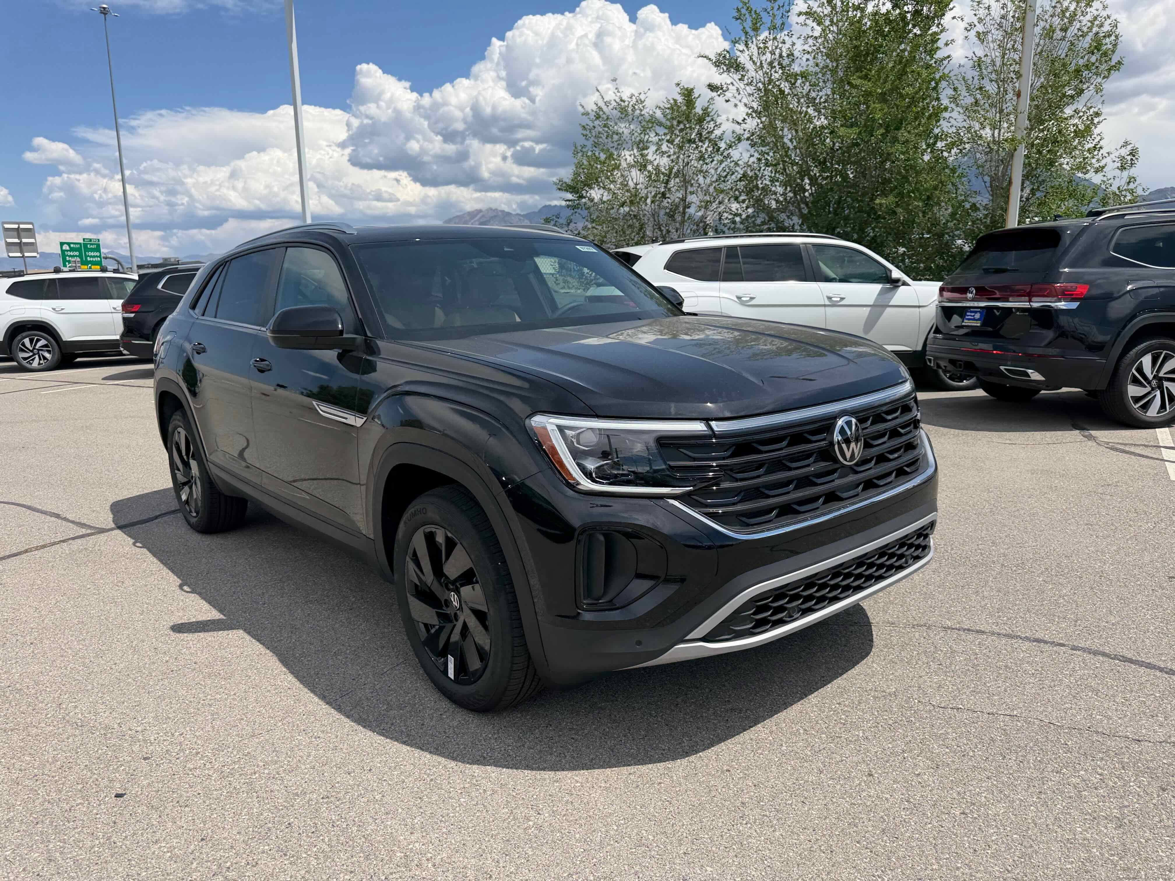 2026 Volkswagen Atlas Cross Sport 2.0T SE w/Technology