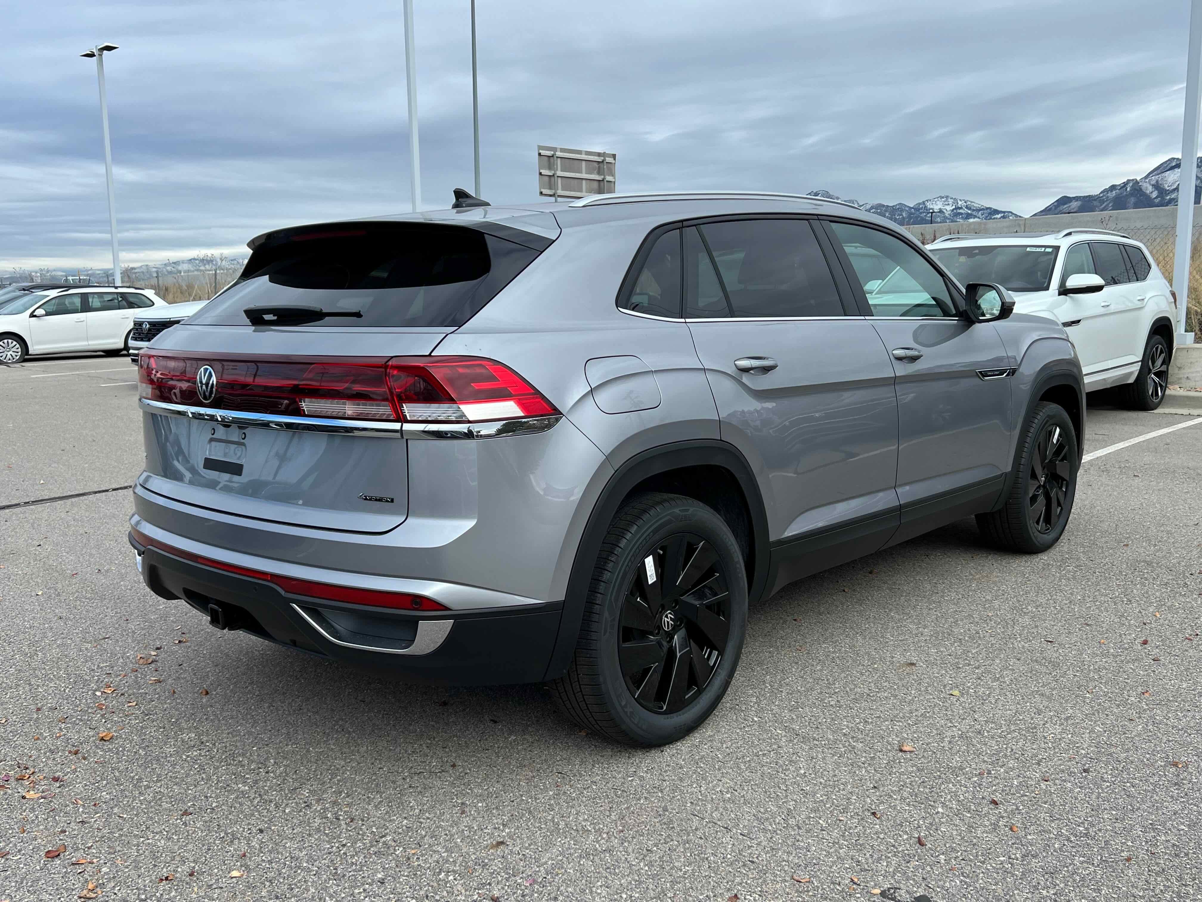 2026 Volkswagen Atlas Cross Sport 2.0T SE w/Technology