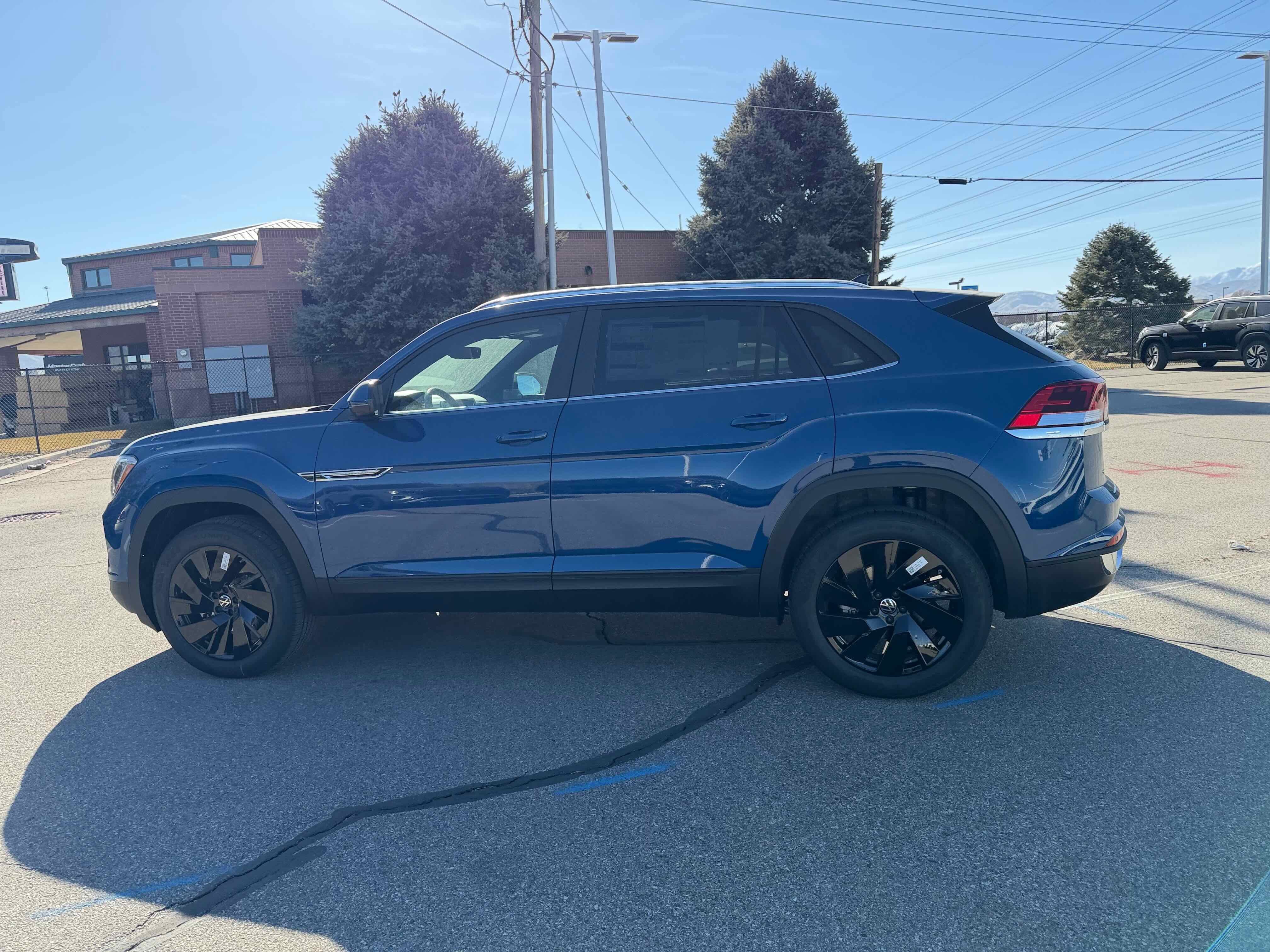 2026 Volkswagen Atlas Cross Sport 2.0T SE w/Technology