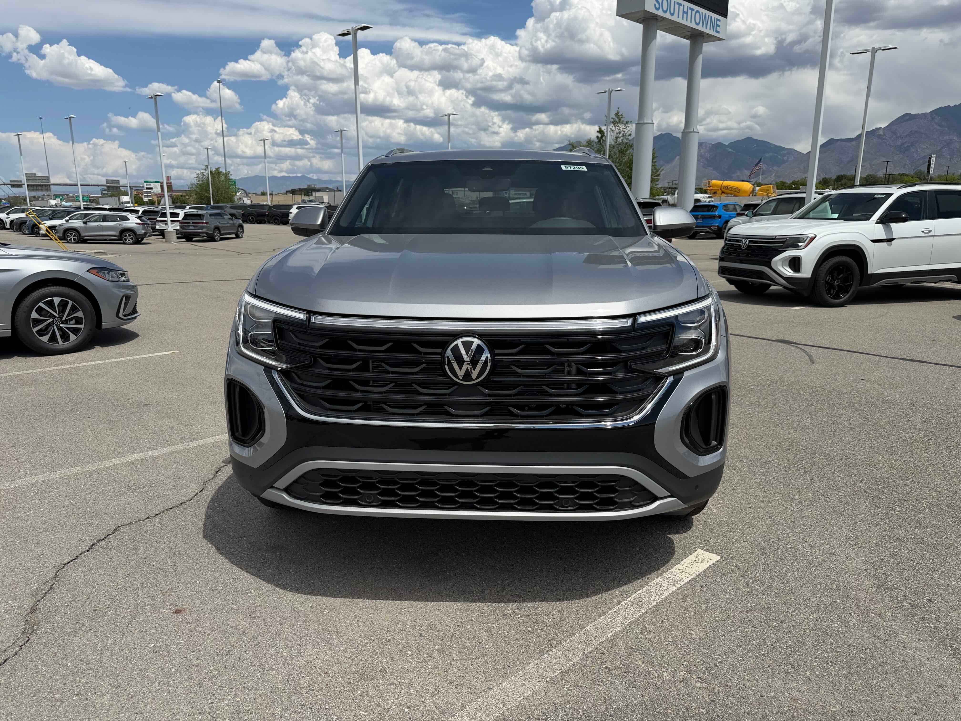 2026 Volkswagen Atlas Cross Sport 2.0T SE w/Technology