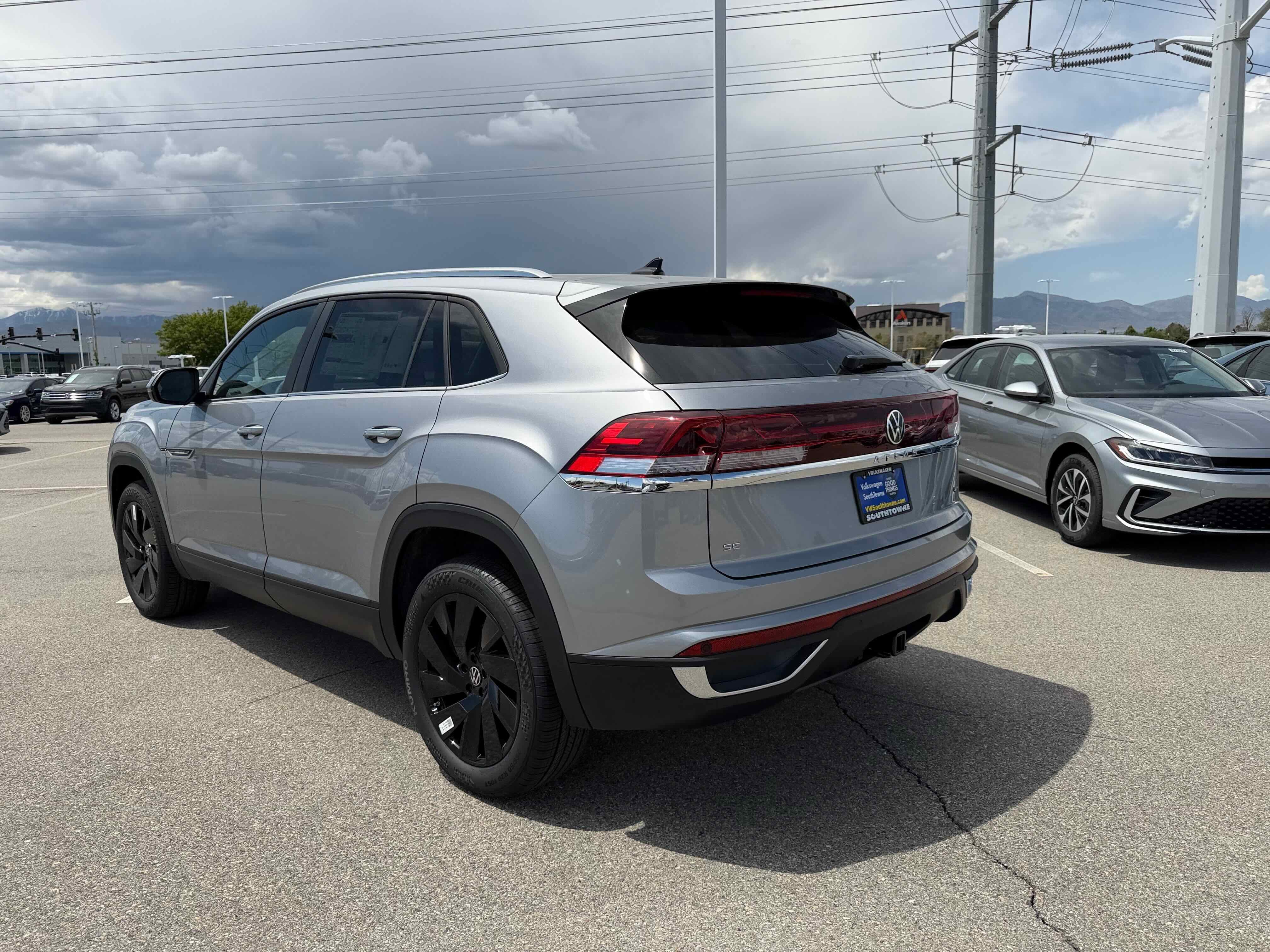2026 Volkswagen Atlas Cross Sport 2.0T SE w/Technology