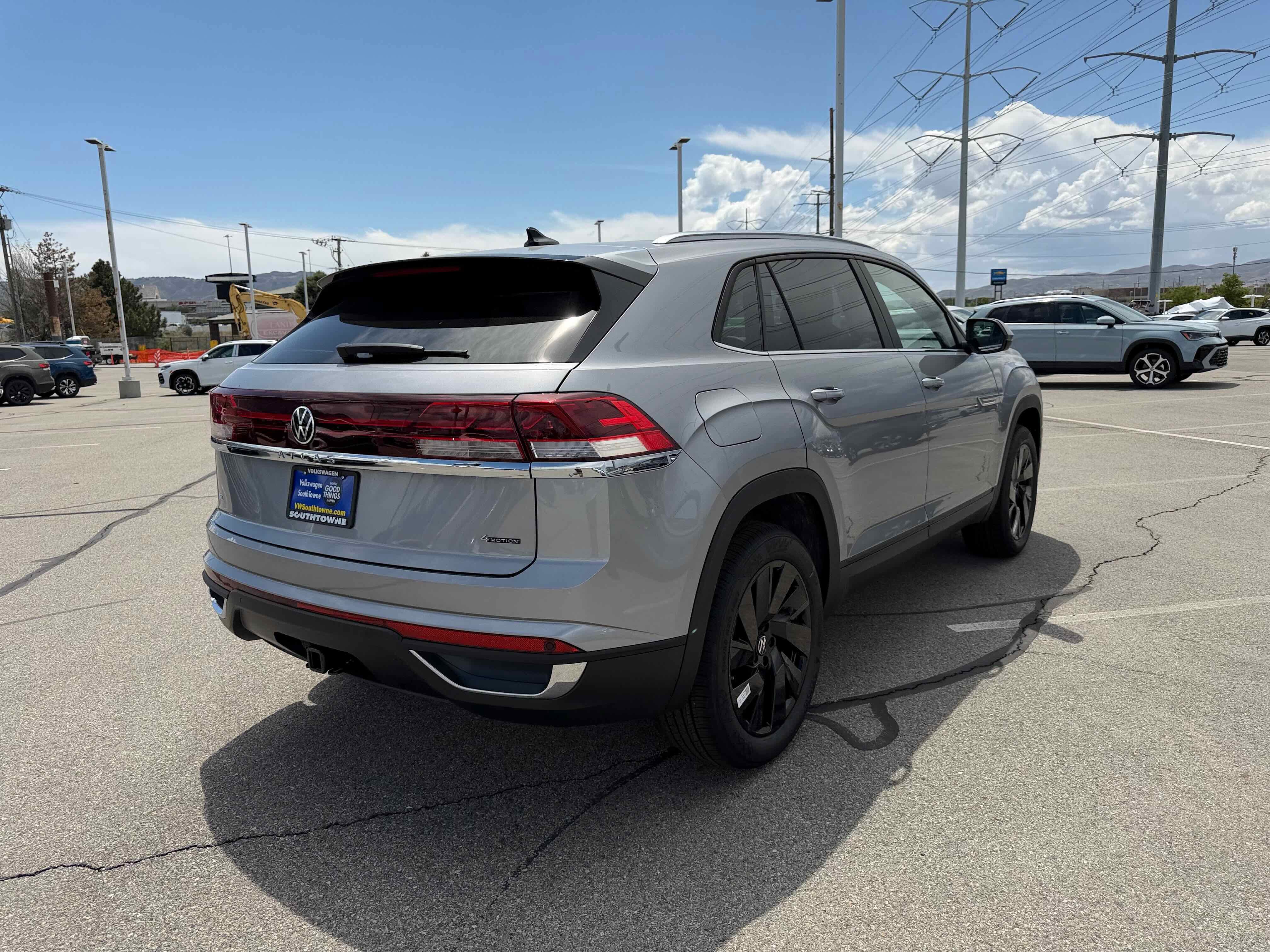 2026 Volkswagen Atlas Cross Sport 2.0T SE w/Technology