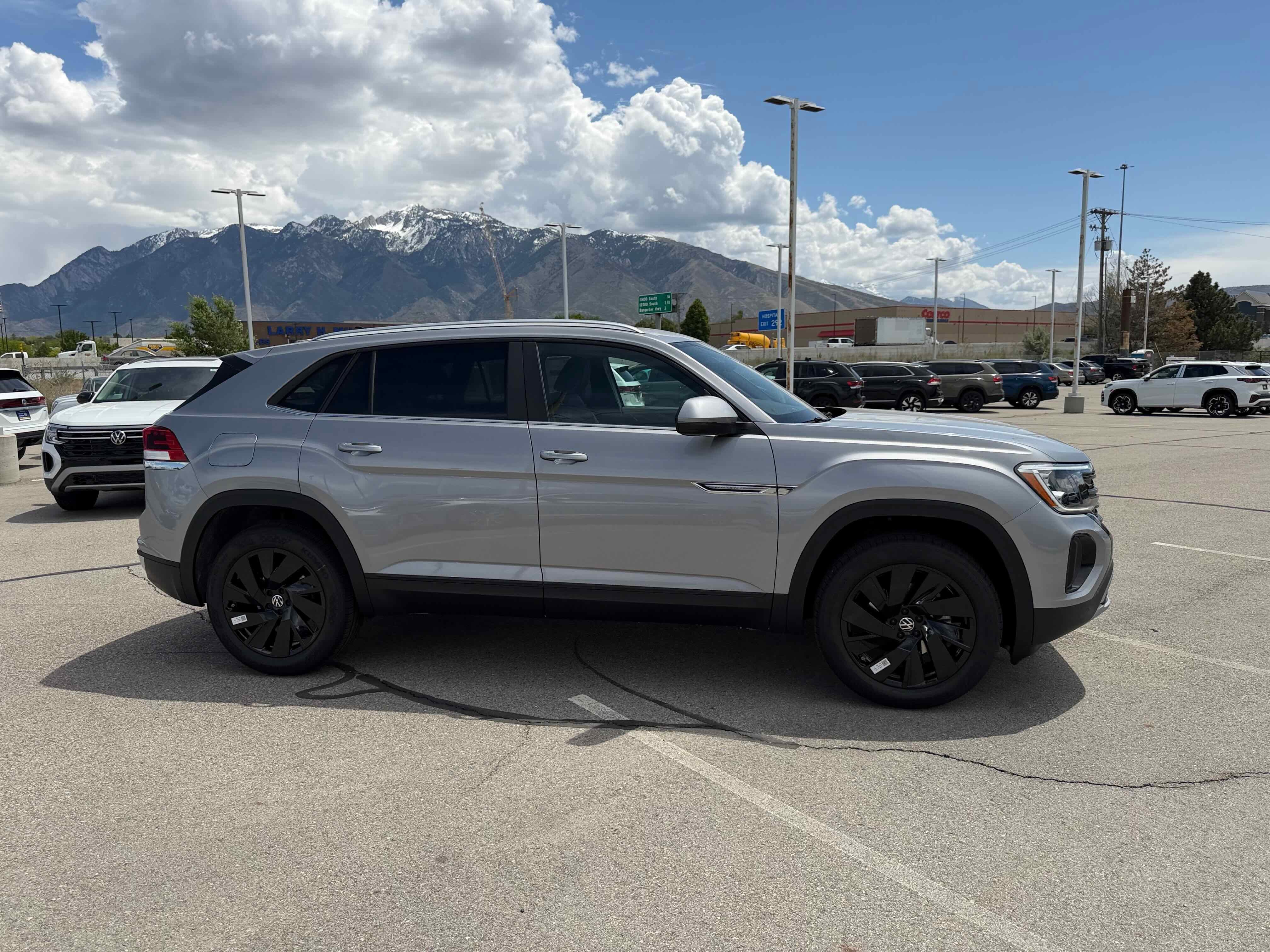 2026 Volkswagen Atlas Cross Sport 2.0T SE w/Technology