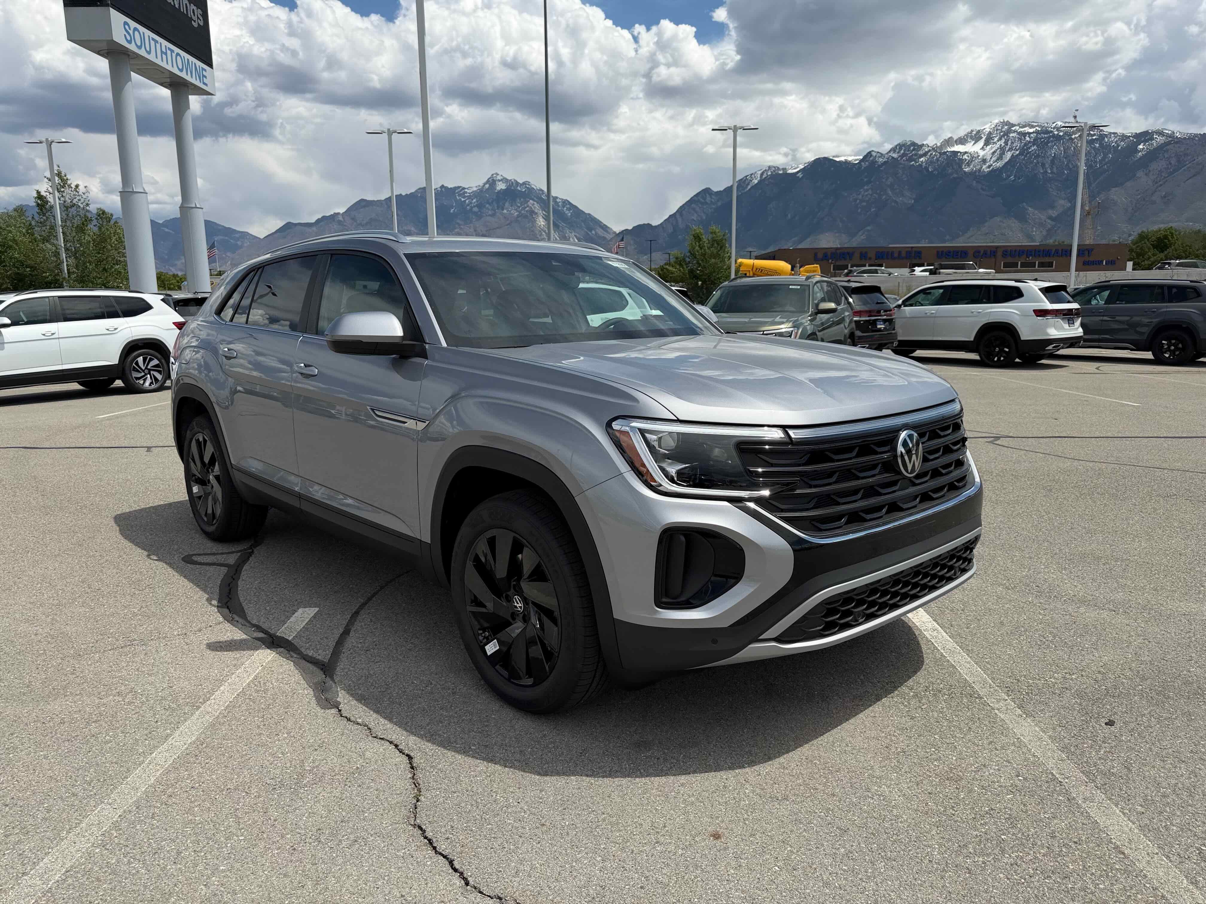 2026 Volkswagen Atlas Cross Sport 2.0T SE w/Technology