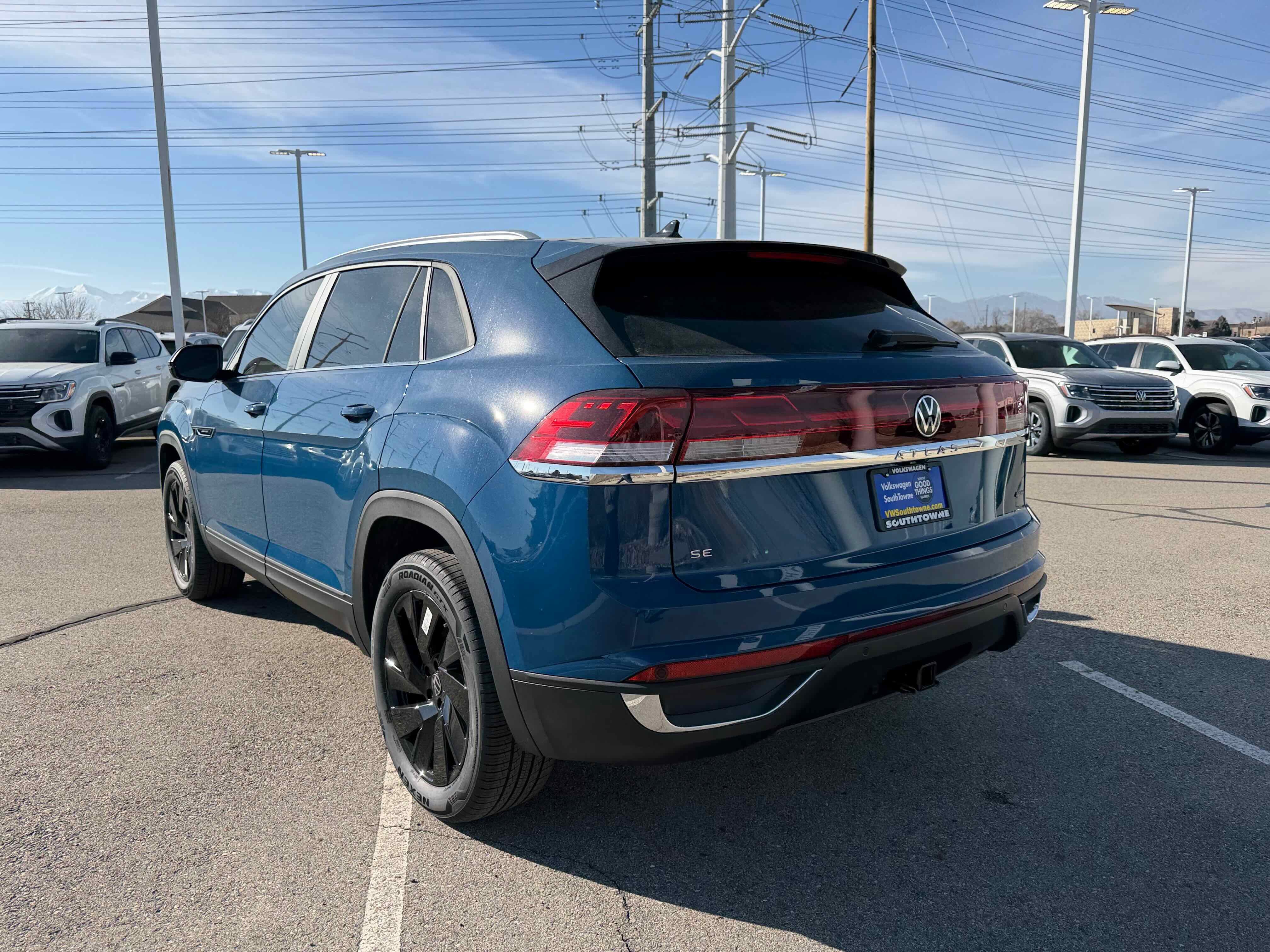 2026 Volkswagen Atlas Cross Sport 2.0T SE w/Technology